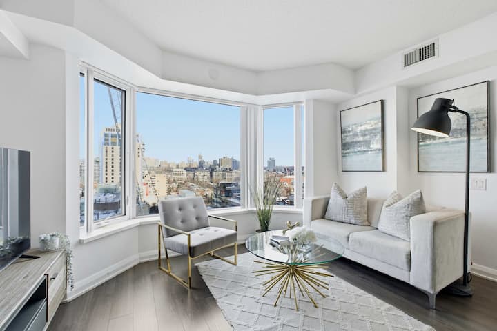 Modern Yorkville Escape + 1 Free Parking - Toronto