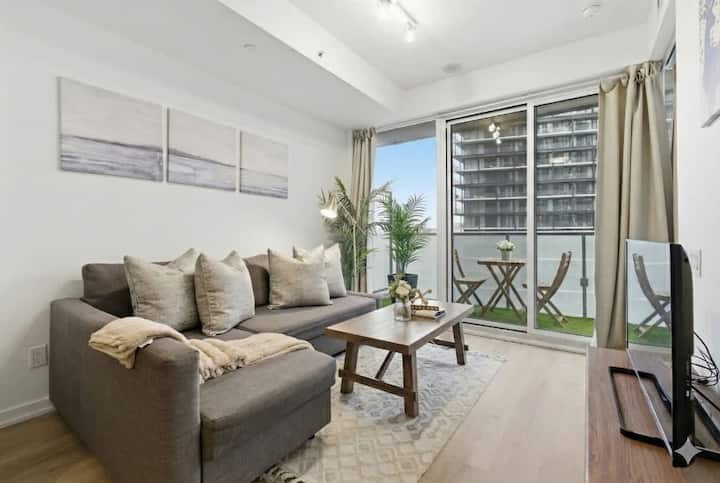 Vibrant Downtown Stay With City Views - Toronto