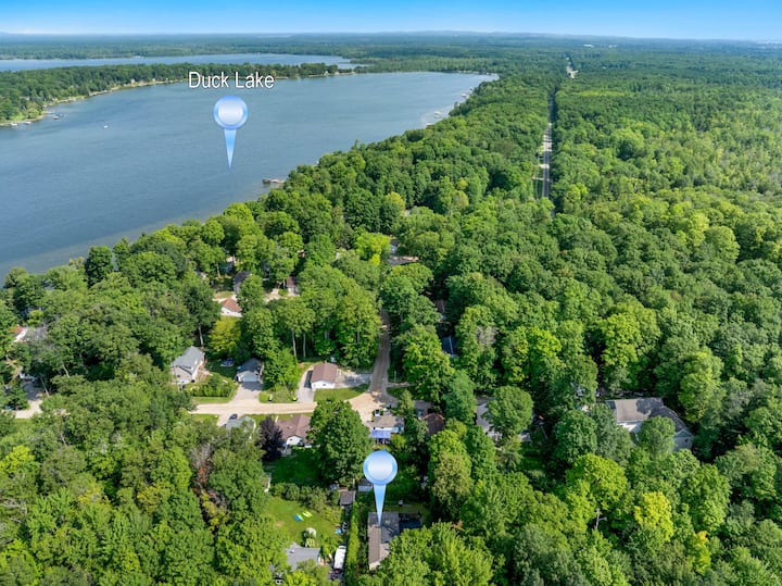 Windmill Cottage | Lake Access, Pets Ok + Fire Pit - Interlochen, MI