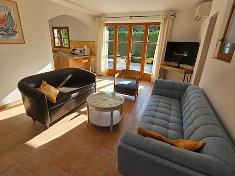 Propriété Airbnb réussie: Guest house with garden Gulf of St-Tropez à Grimaud
