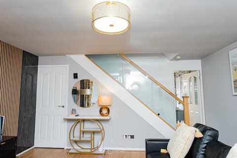 Successful Airbnb property: Cheshire ABode - Central WAR 3BR House - Sleeps 5 in Warrington
