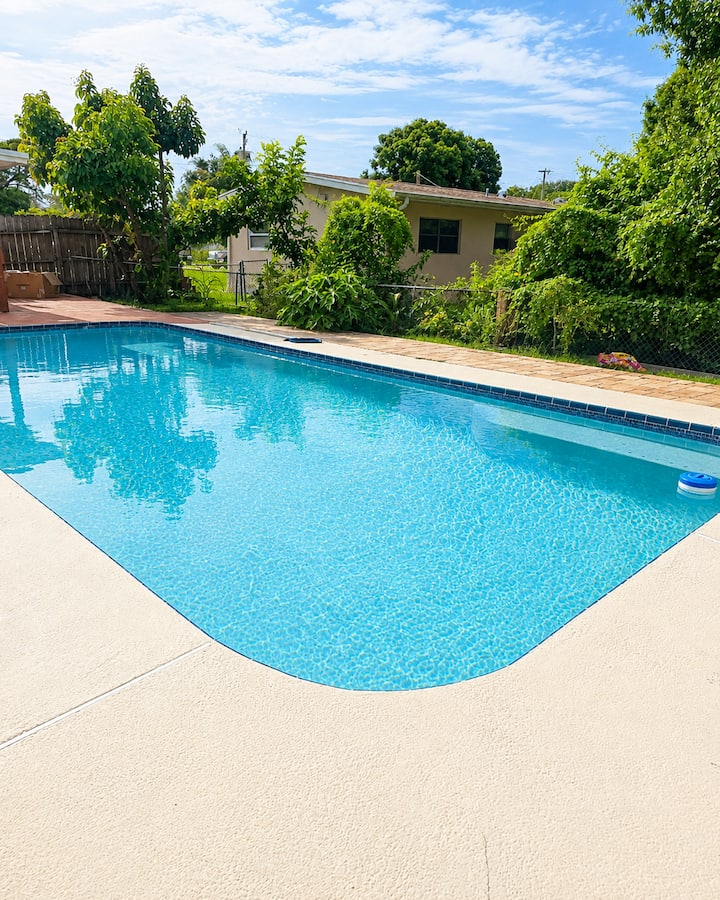 Sunrise Social House | Pool, Games, Sleeps 23 - Fort Pierce, FL