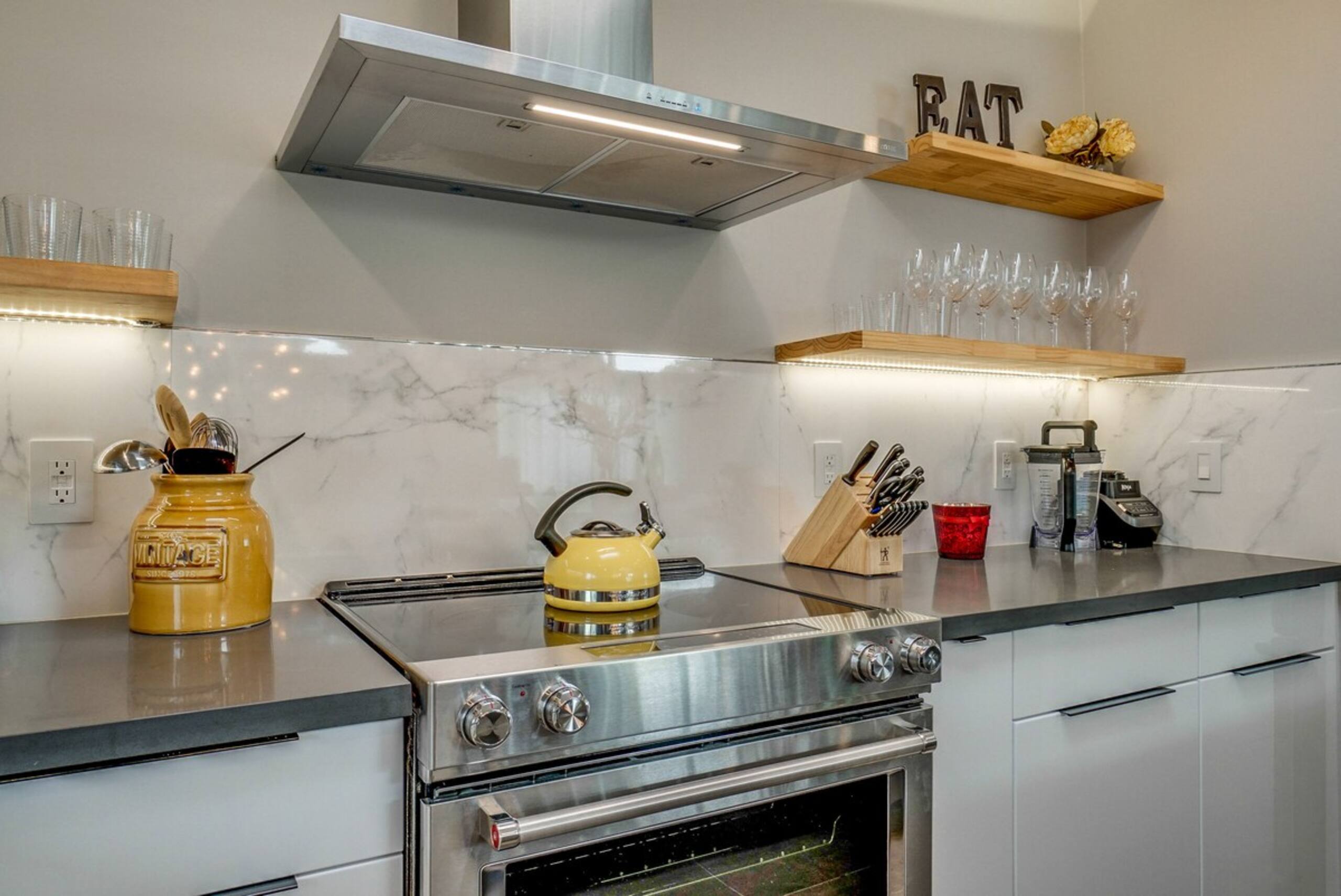 Contemporary 5BR Near Stanford & Tech HQs - Photo 9