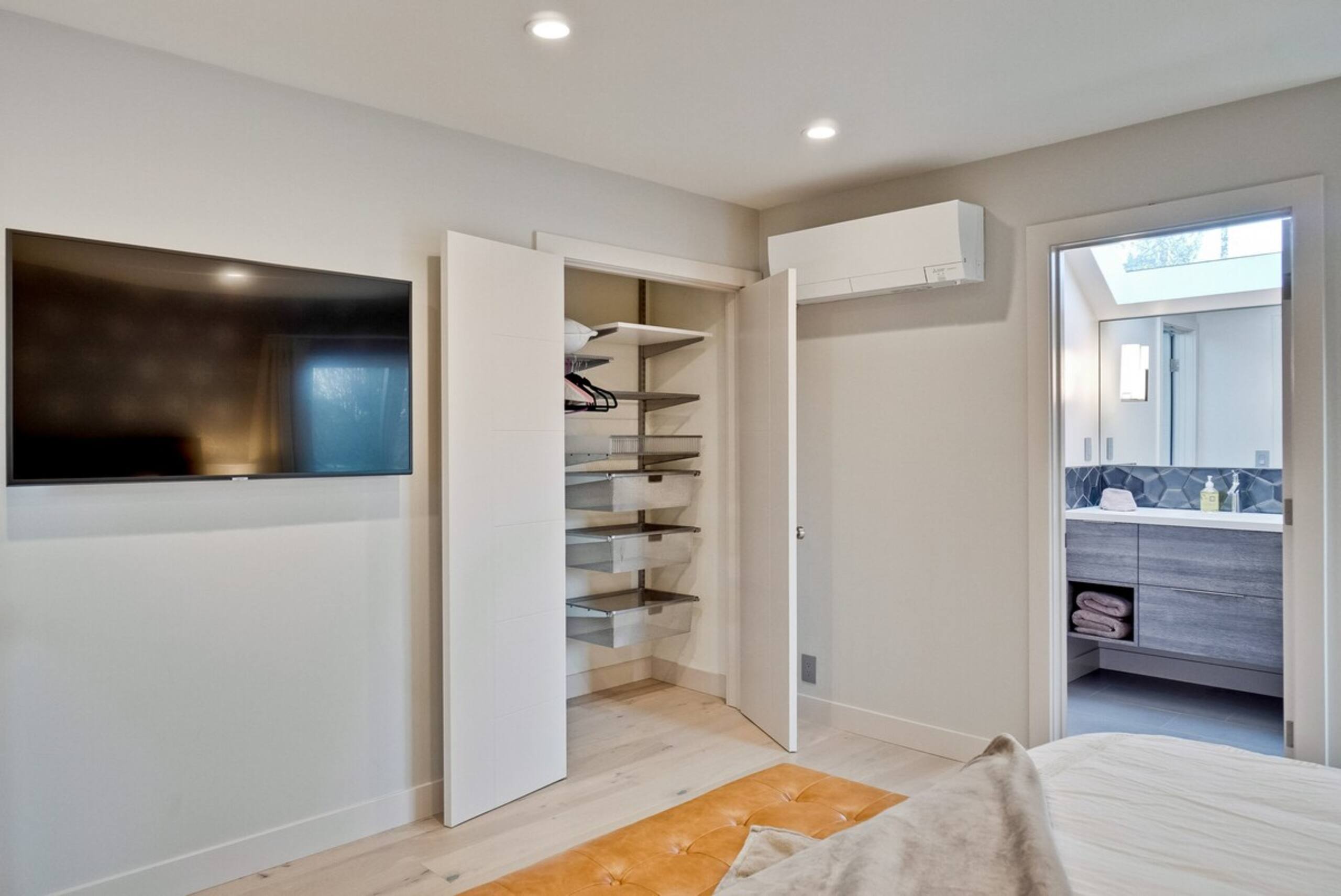 Contemporary 5BR Near Stanford & Tech HQs - Photo 26