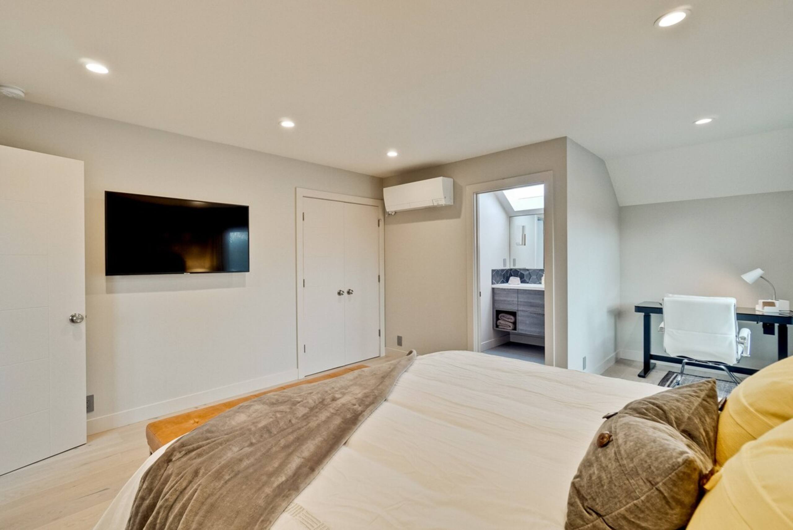 Contemporary 5BR Near Stanford & Tech HQs - Photo 25