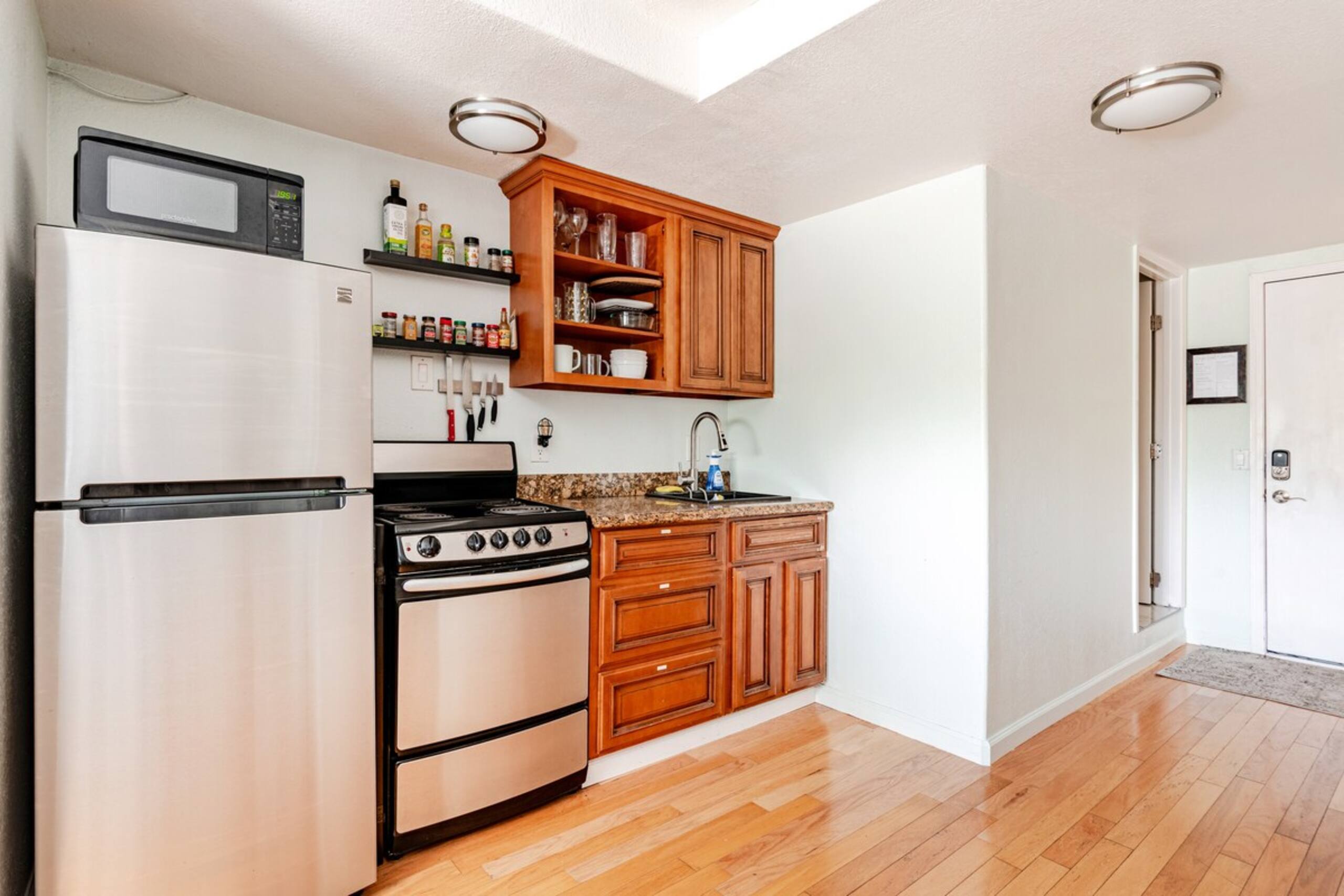Updated 1-bedroom private in-law (no cleaning fee) - Photo 4