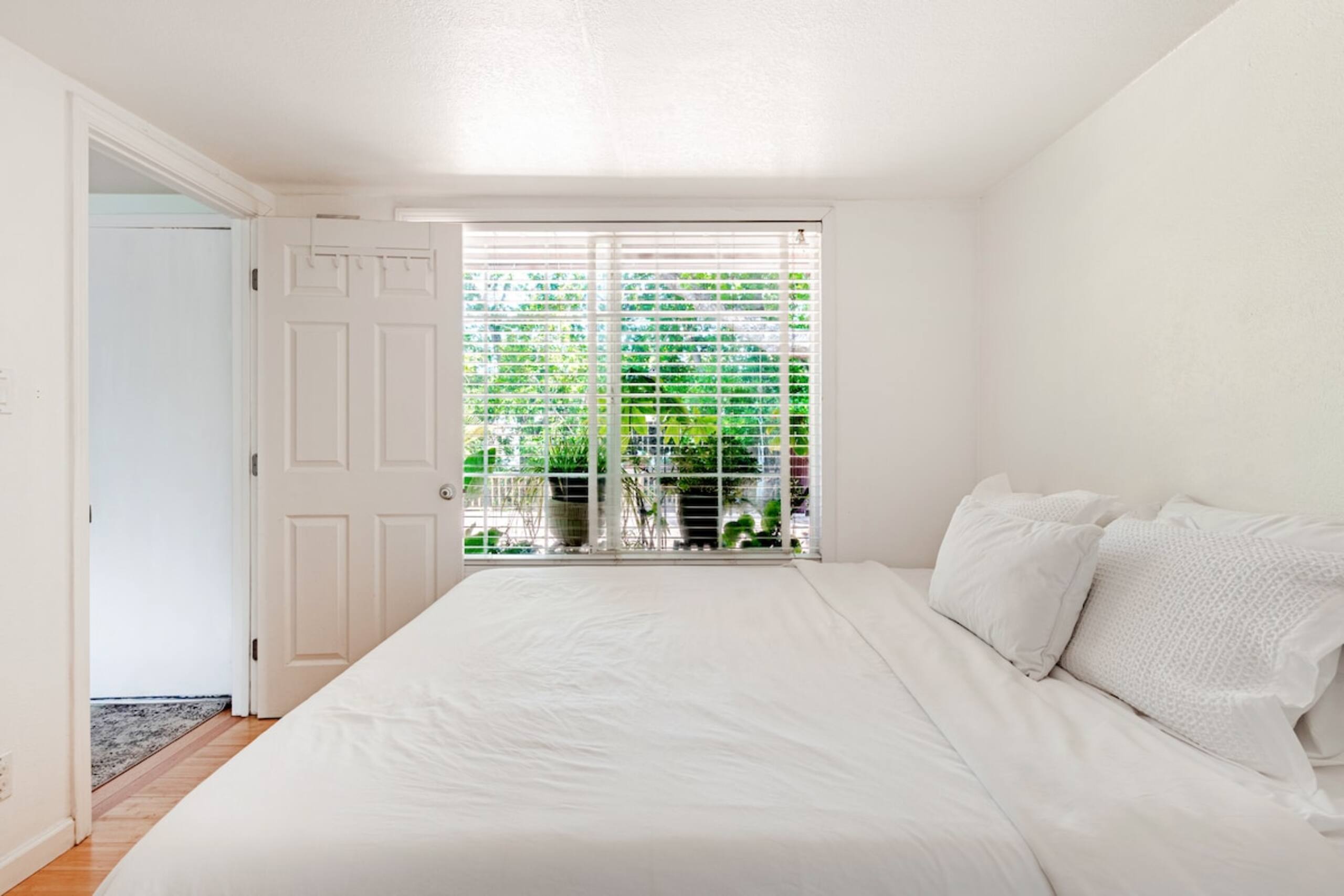 Updated 1-bedroom private in-law (no cleaning fee) - Photo 7