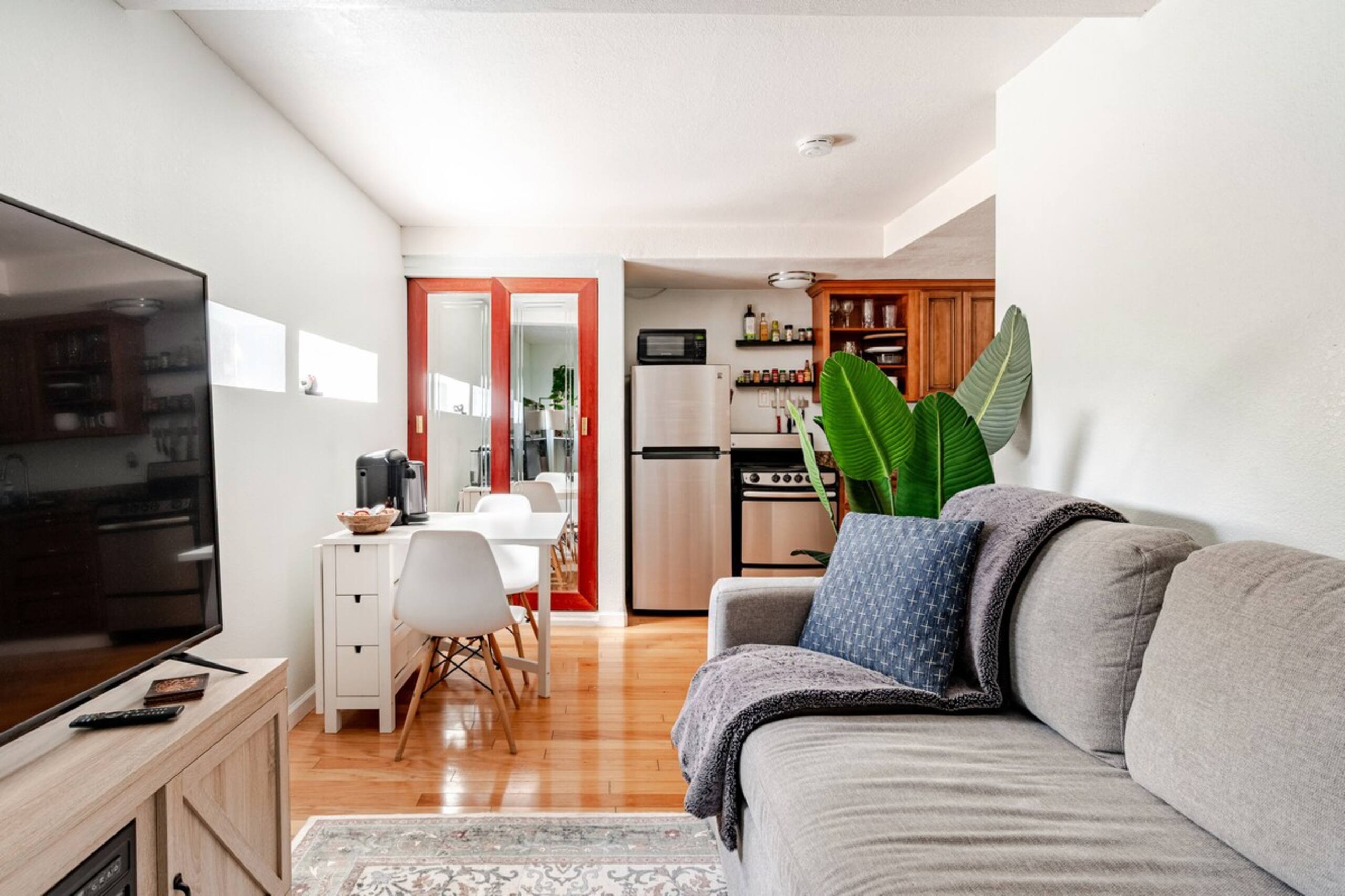 Updated 1-bedroom private in-law (no cleaning fee) - Photo 5