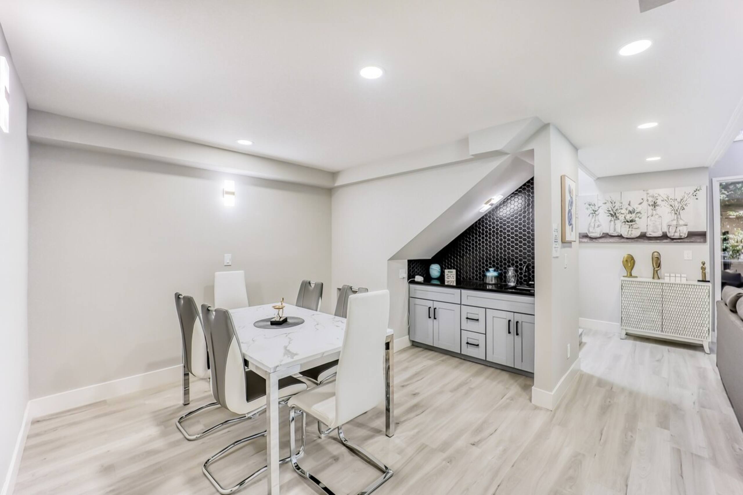 Luxury Family Home w AC and Patio near Meta and St - Photo 10