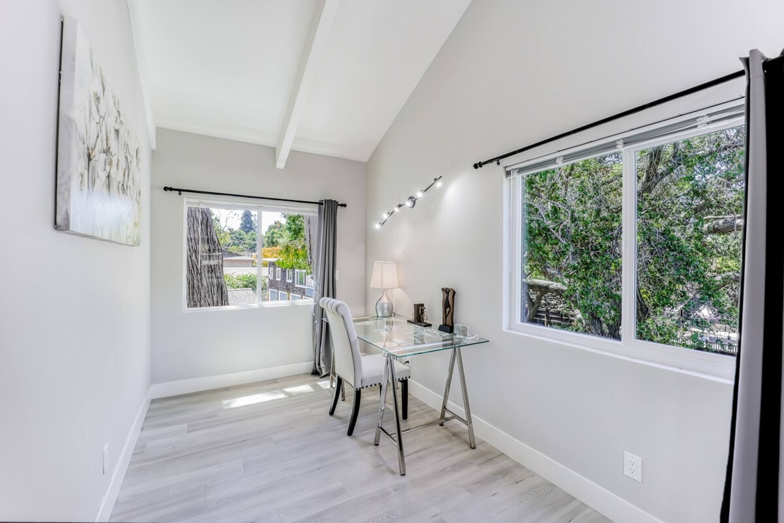 Luxury Family Home w AC and Patio near Meta and St - Photo 29