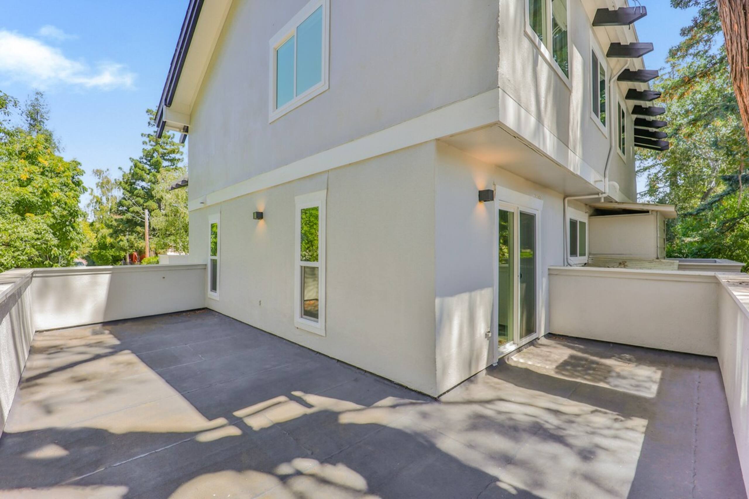 Luxury Family Home w AC and Patio near Meta and St - Photo 52