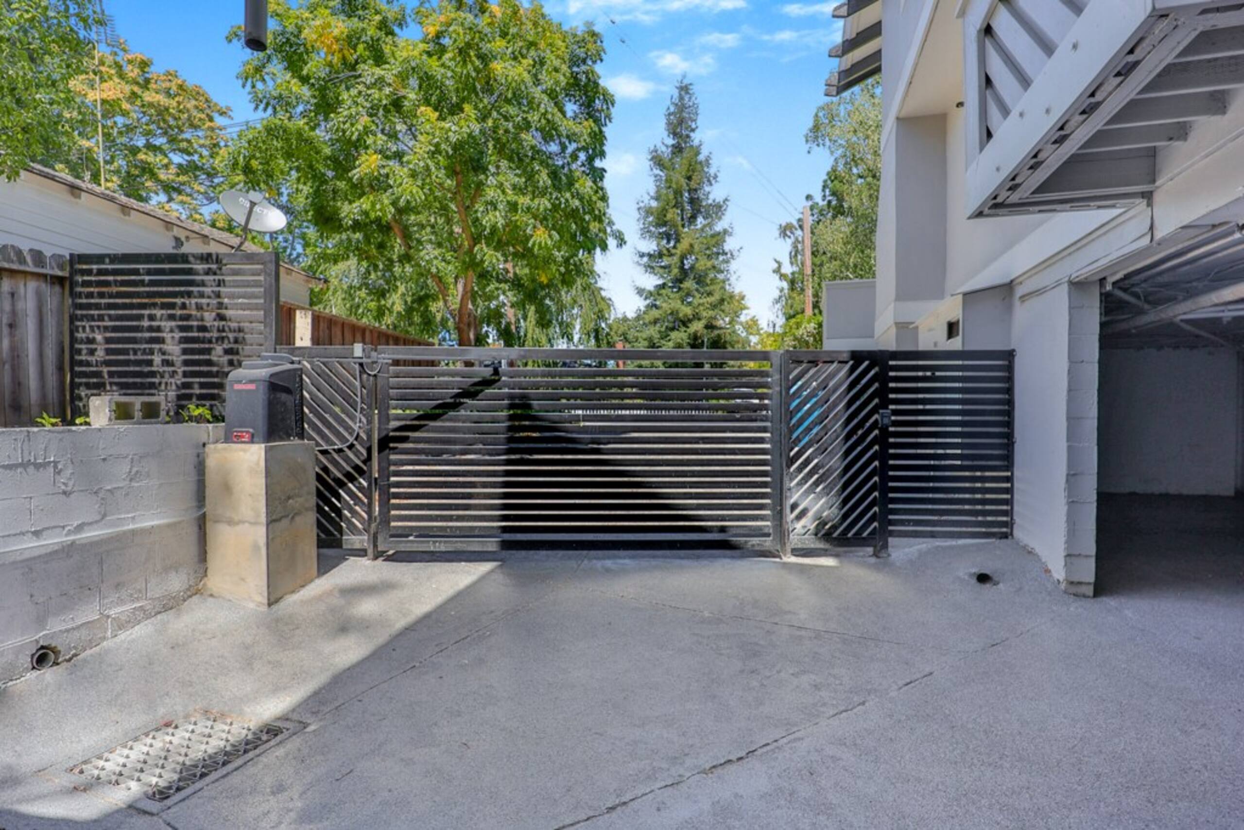 Luxury Family Home w AC and Patio near Meta and St - Photo 44