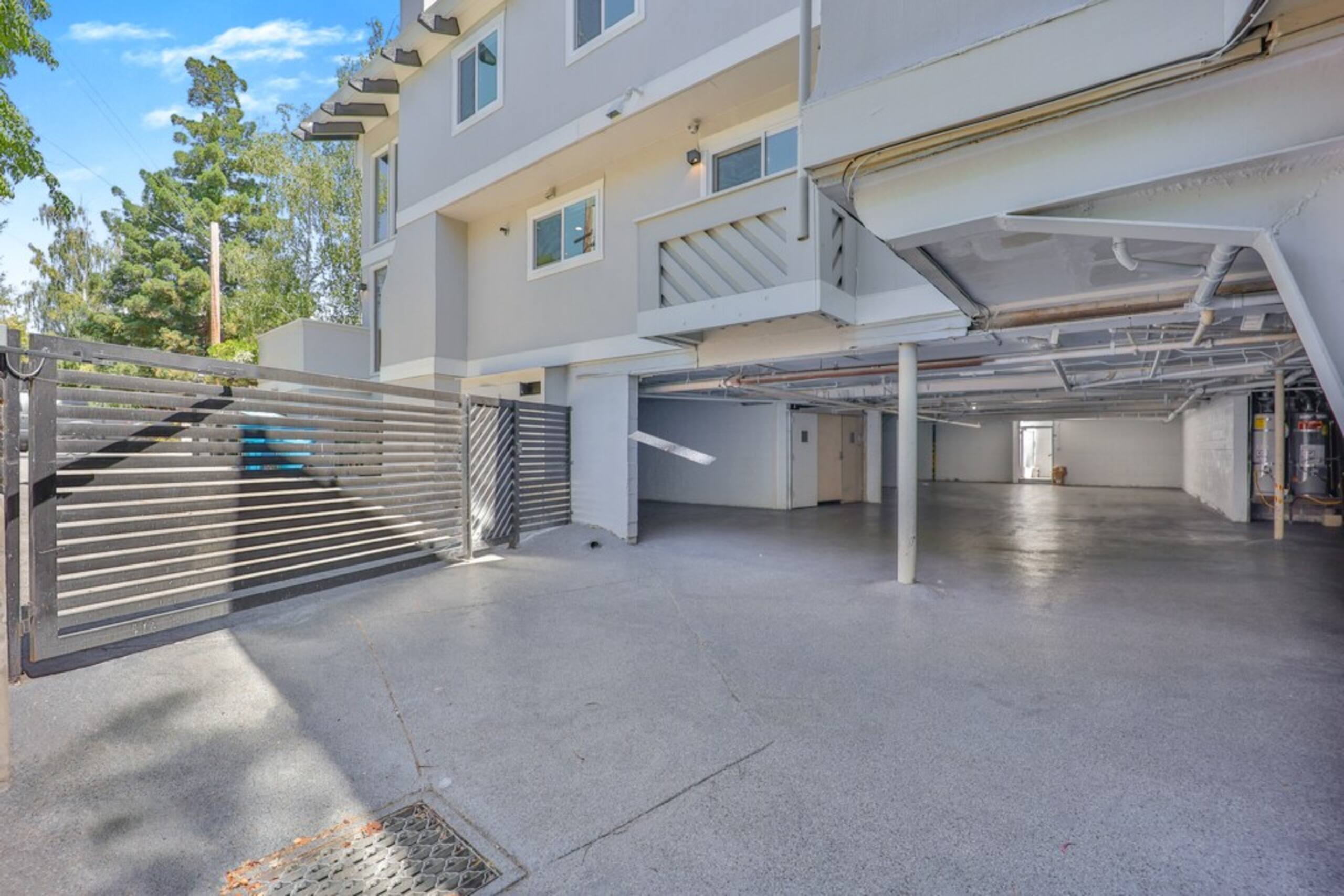 Luxury Family Home w AC and Patio near Meta and St - Photo 43