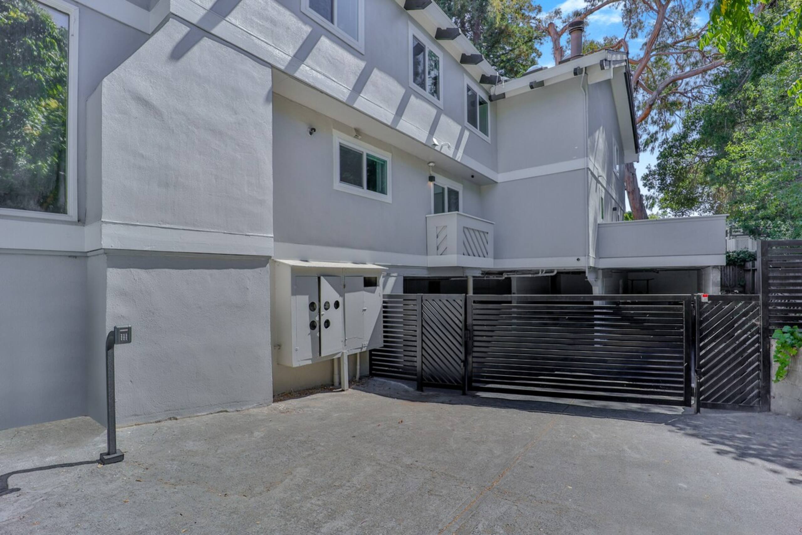 Luxury Family Home w AC and Patio near Meta and St - Photo 41