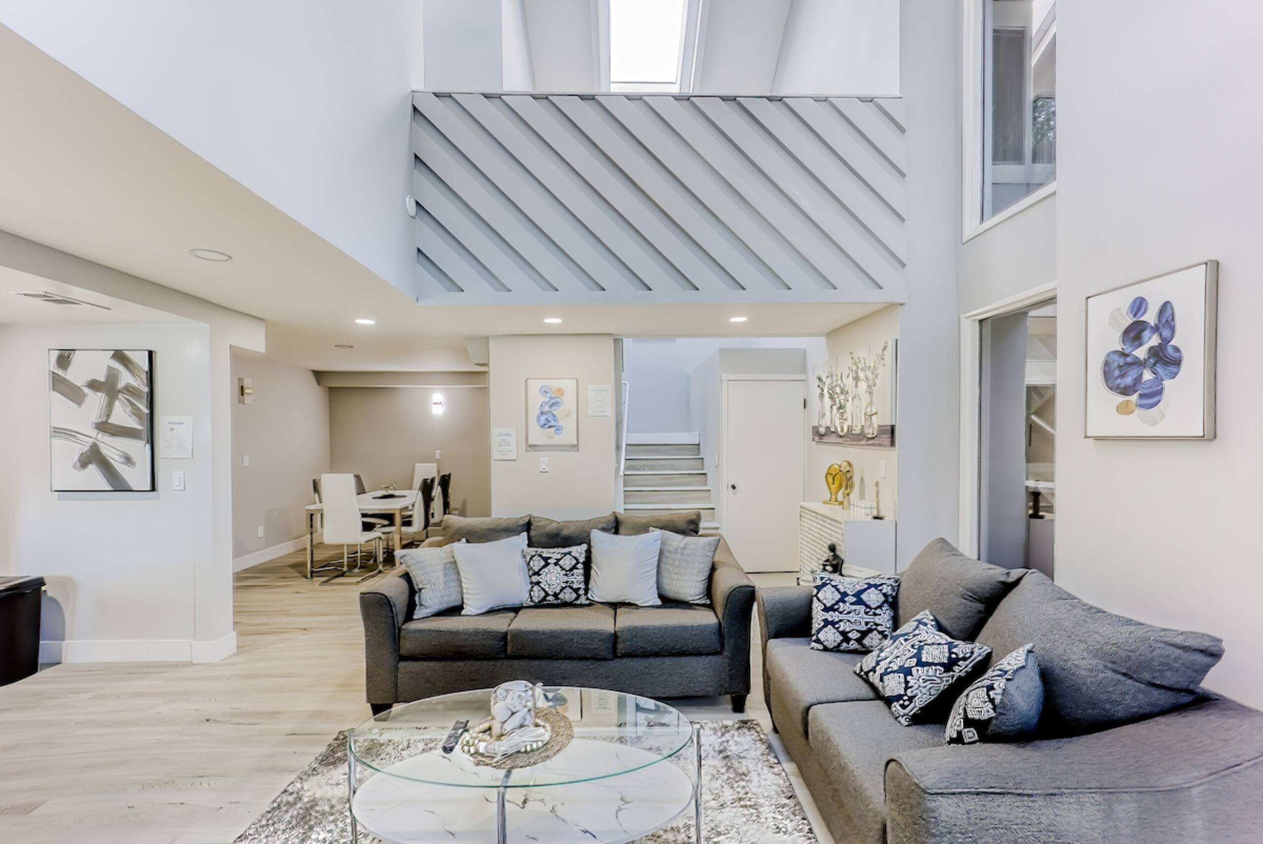 Luxury Family Home w AC and Patio near Meta and St - Photo 5