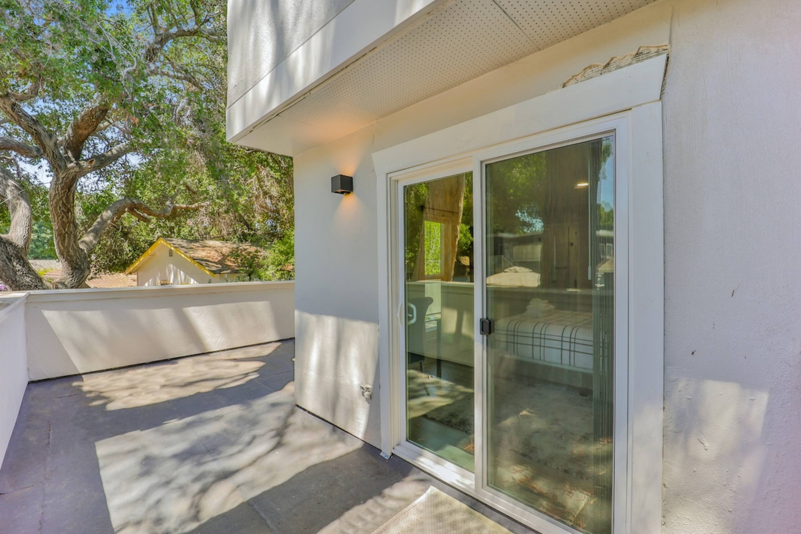 Luxury Family Home w AC and Patio near Meta and St - Photo 51