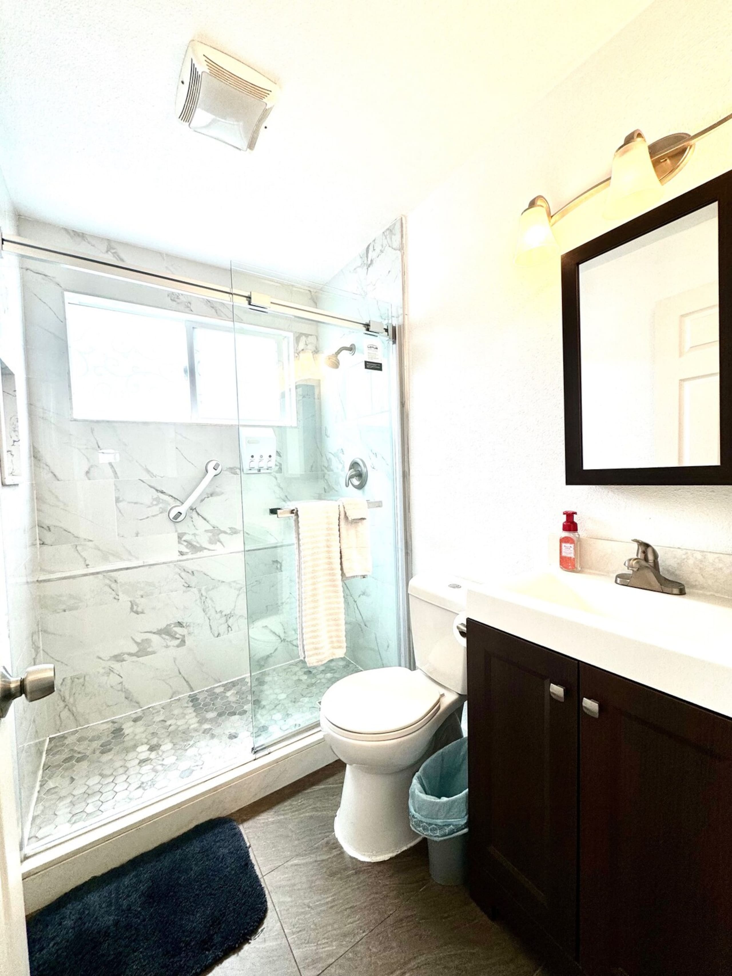 2BR Coastal Retreat, Quiet, Safe Area, Parking - Photo 12