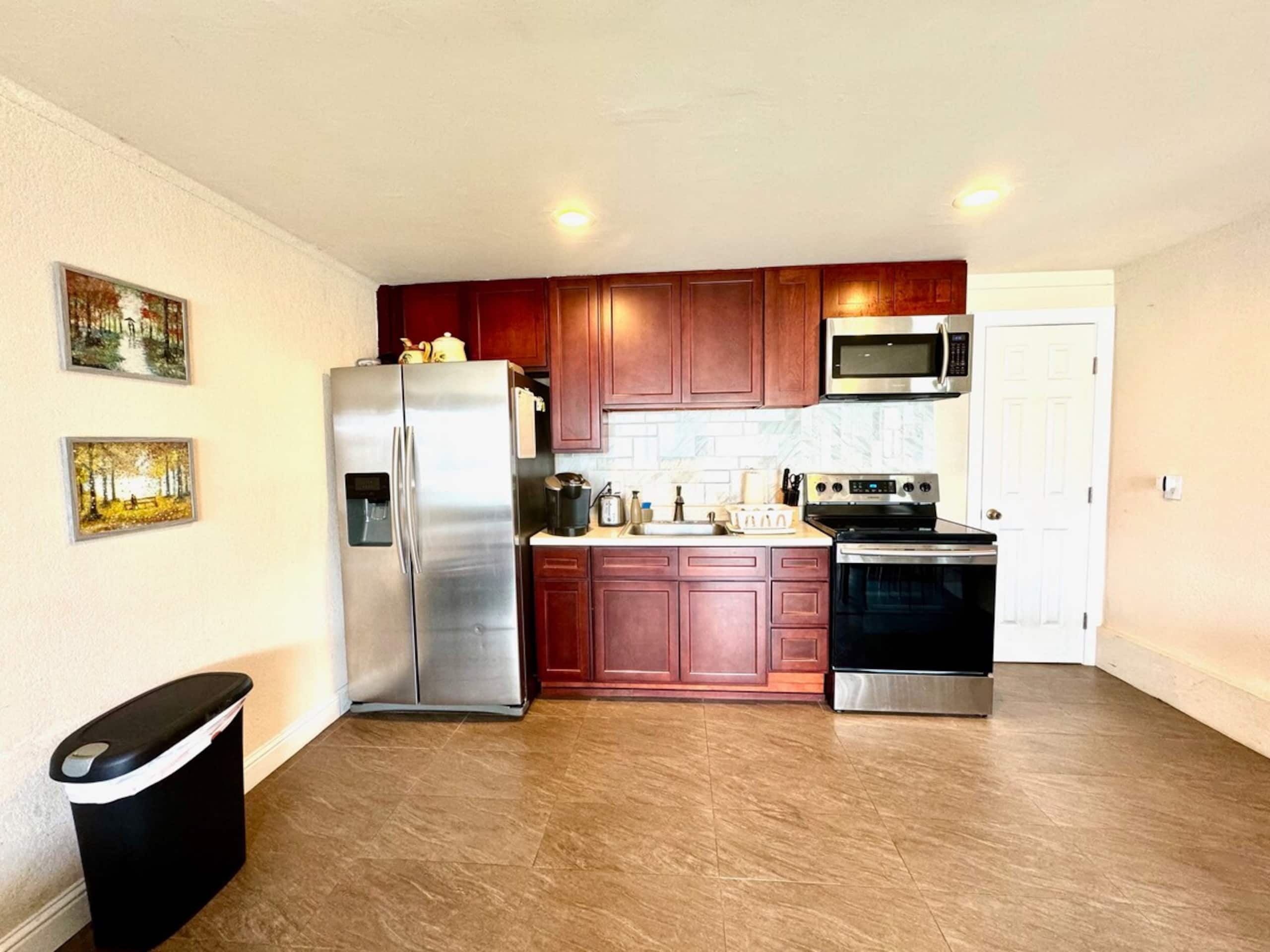 2BR Coastal Retreat, Quiet, Safe Area, Parking - Photo 8