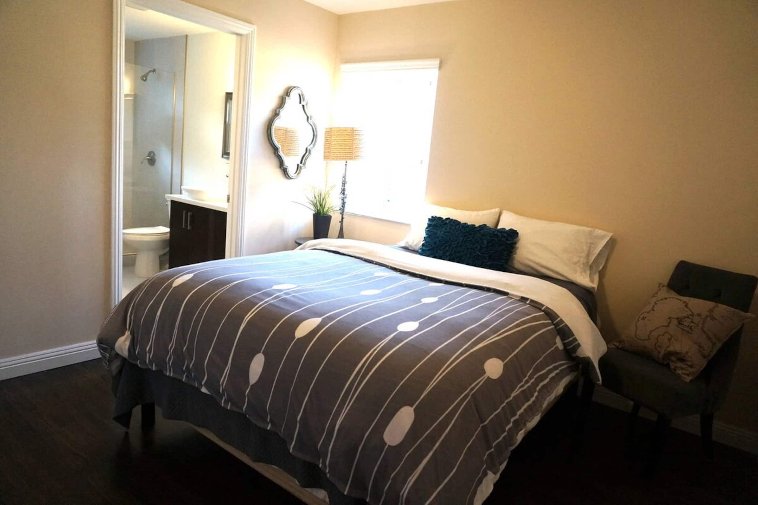 Bright & Cheery 3Bd 2Bath Easy Walk to Downtown - Photo 8