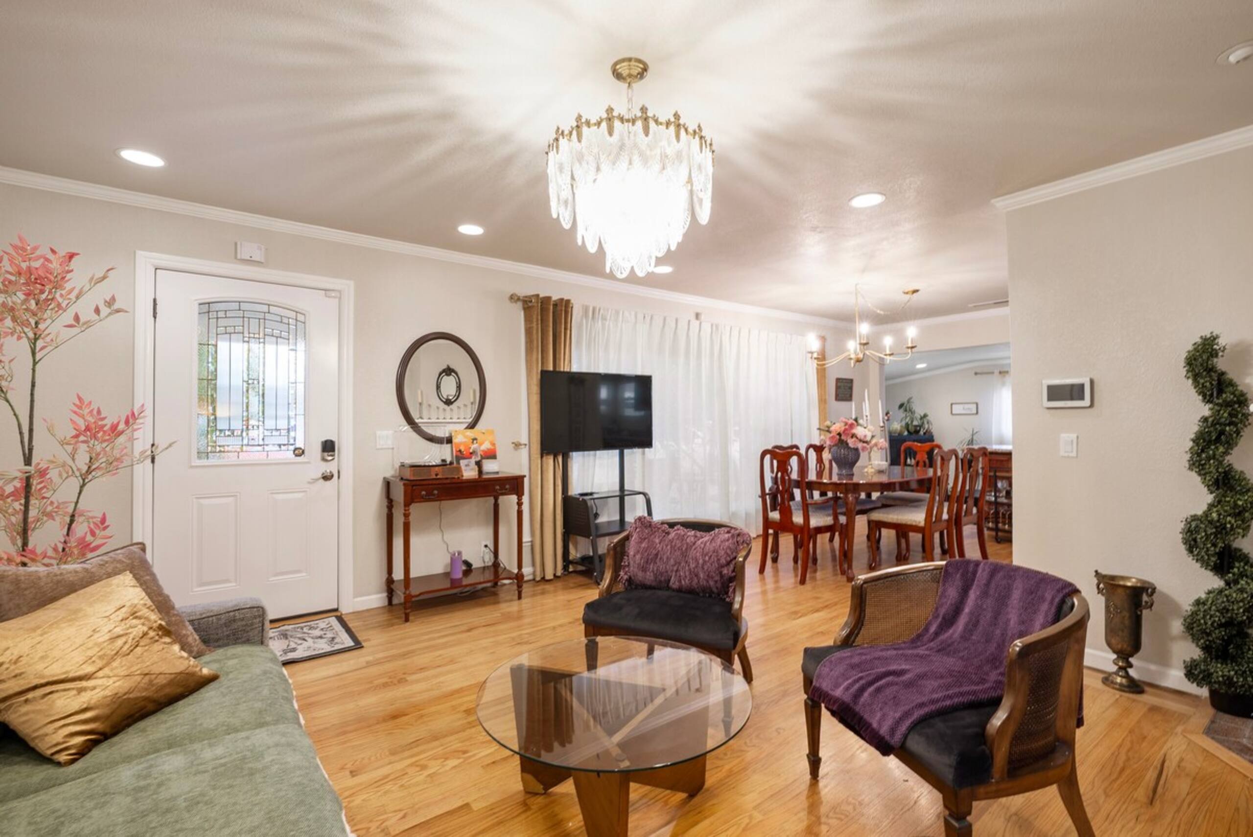 Charming Home w/ orange backyard in Redwood City - Photo 6