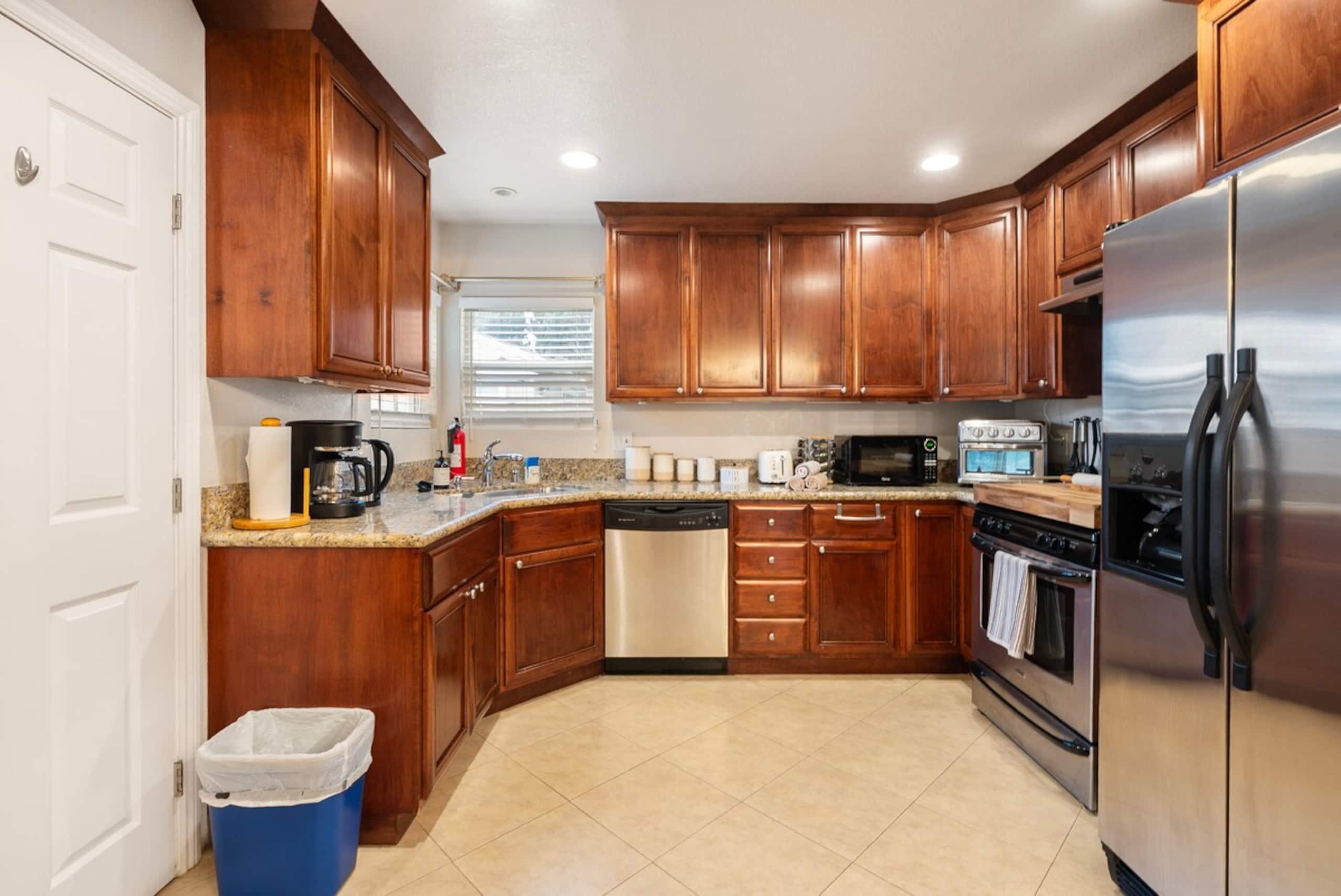 Charming Home w/ orange backyard in Redwood City - Photo 20