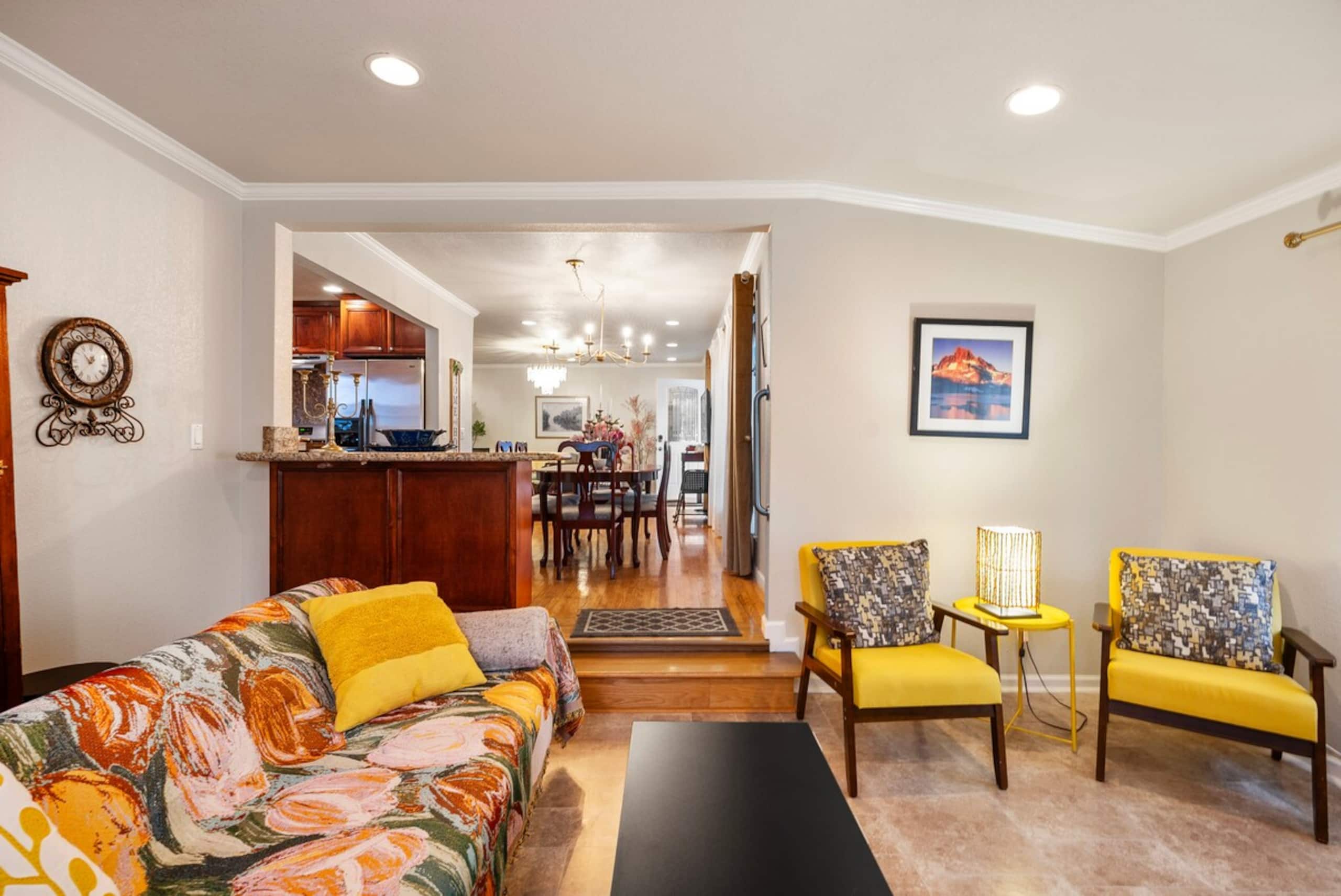 Charming Home w/ orange backyard in Redwood City - Photo 10