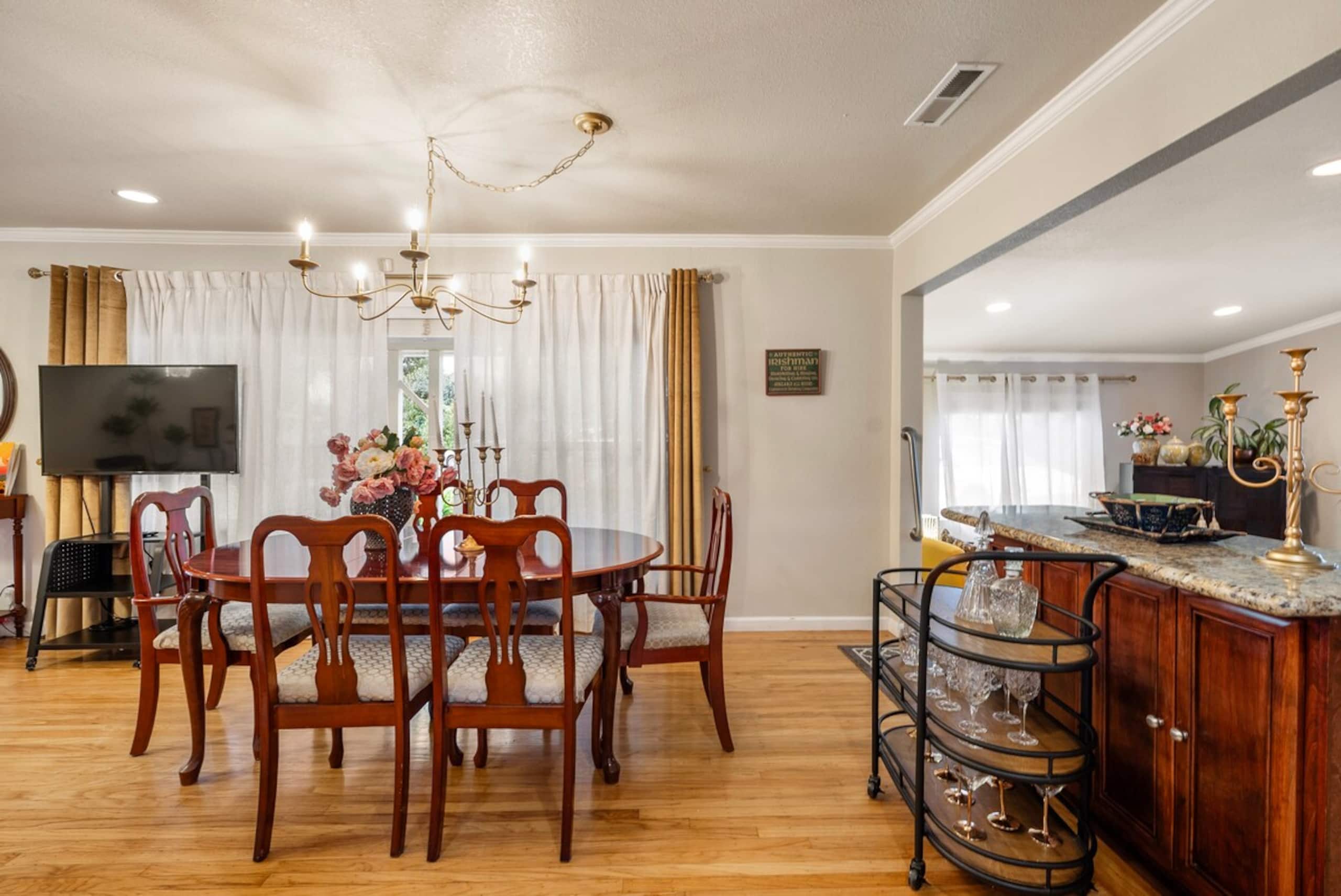 Charming Home w/ orange backyard in Redwood City - Photo 34