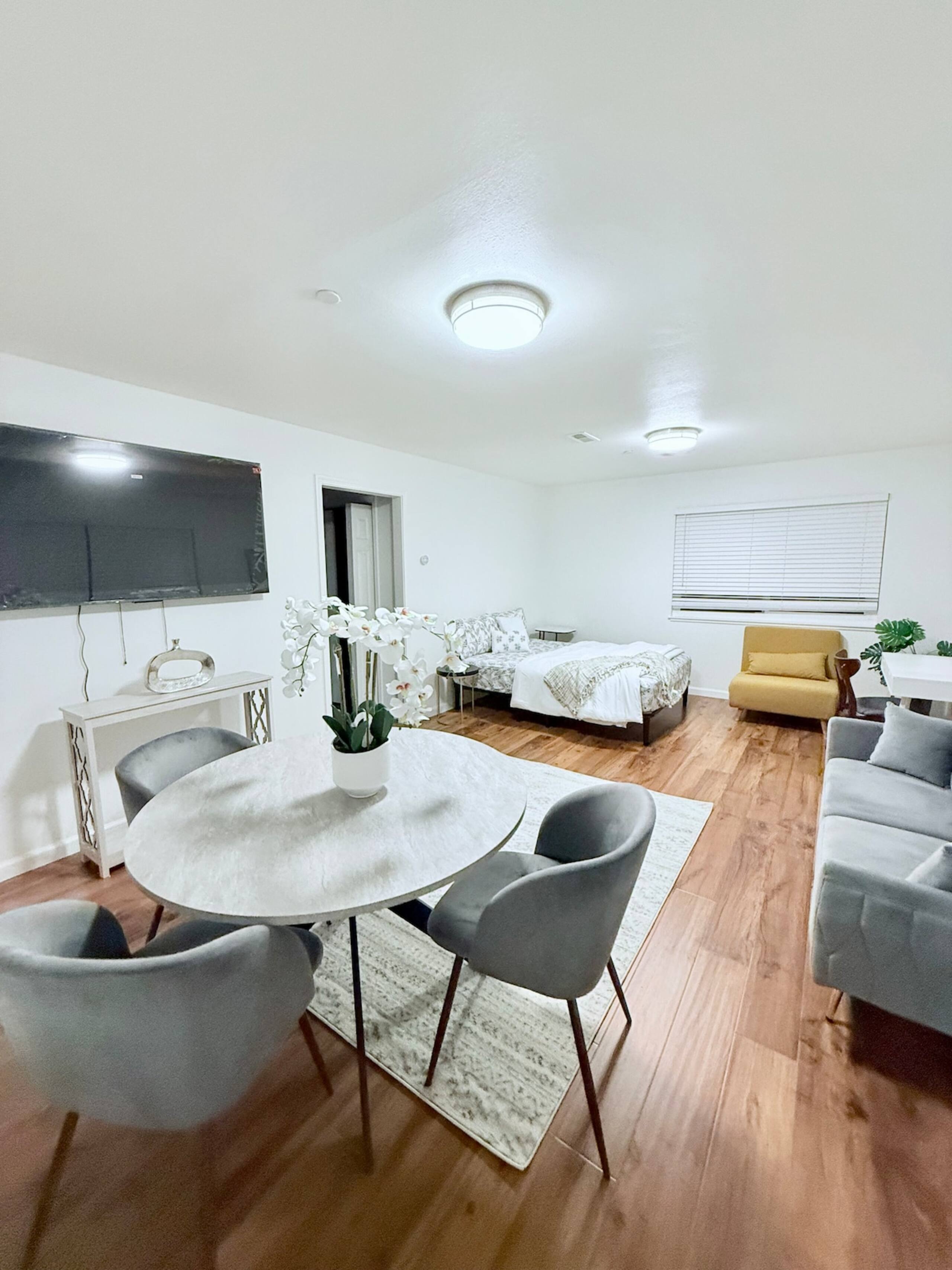 Modern & Cozy Home in Tech Hub - Photo 11