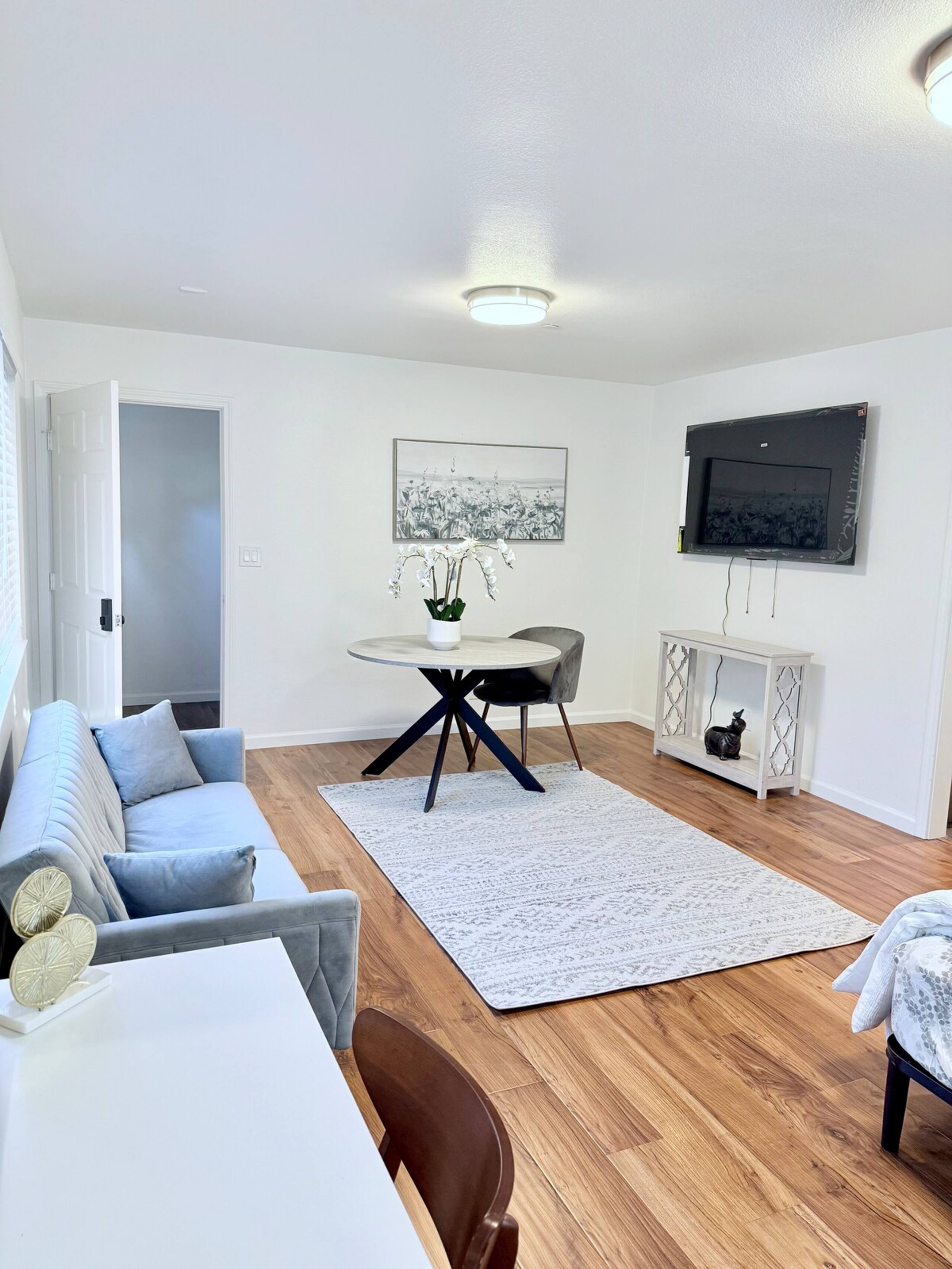 Modern & Cozy Home in Tech Hub - Photo 1
