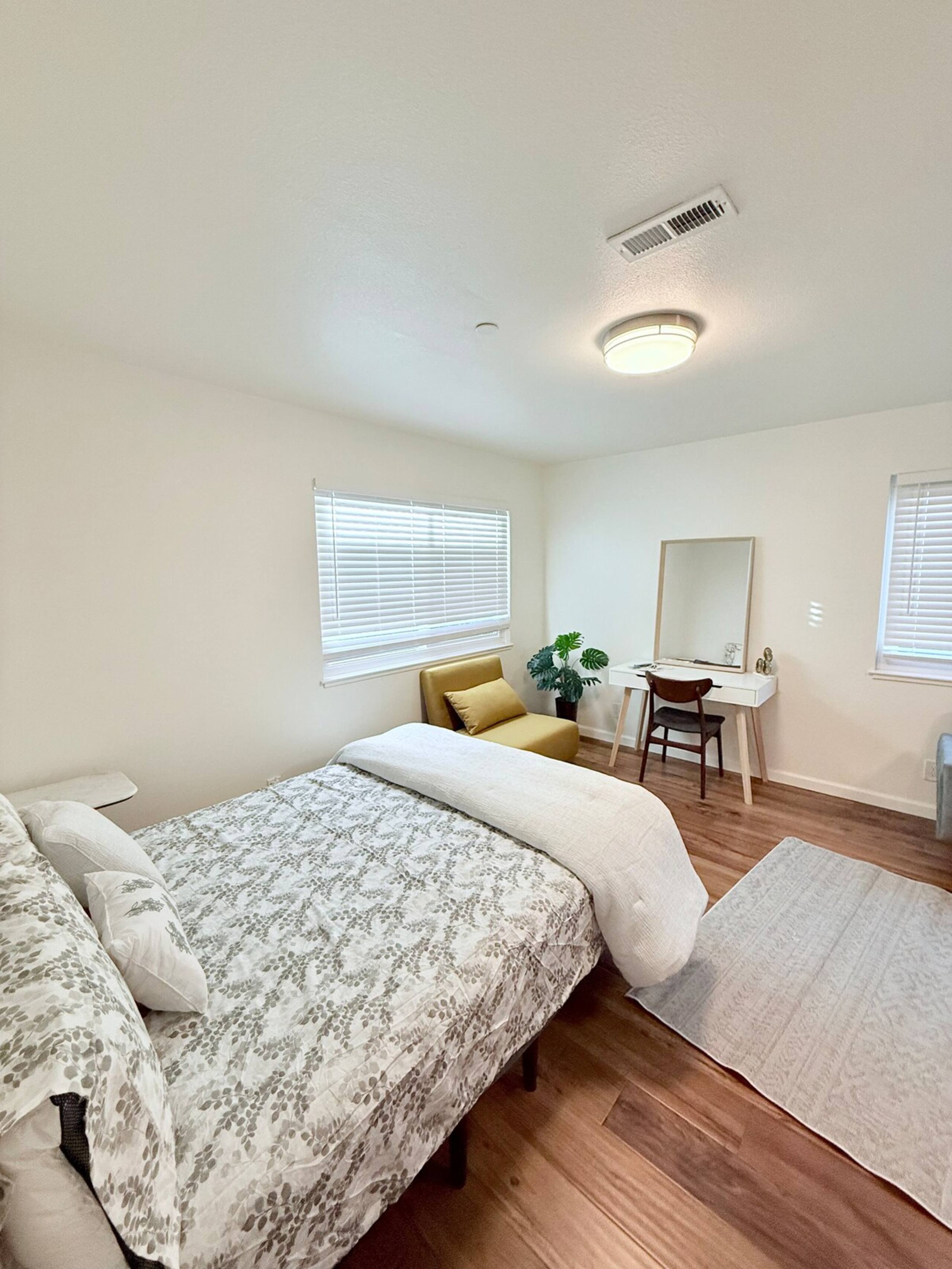 Modern & Cozy Home in Tech Hub - Photo 5