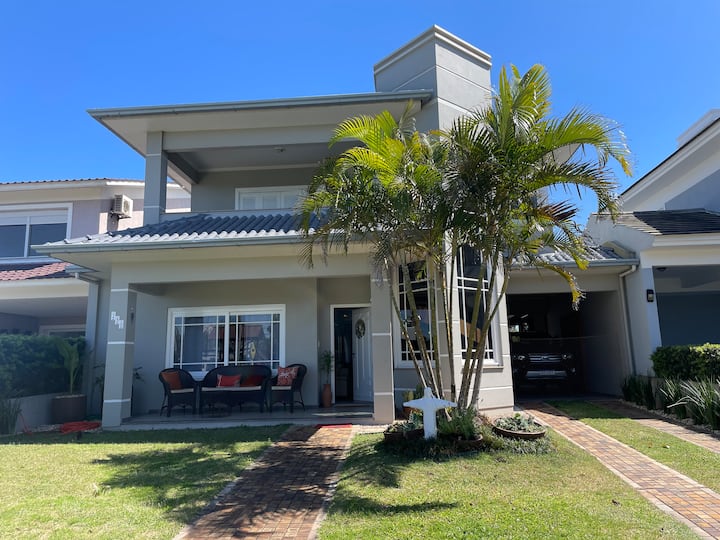 Casa Confortável: Condomínio | Praia Privativa - Capão da Canoa
