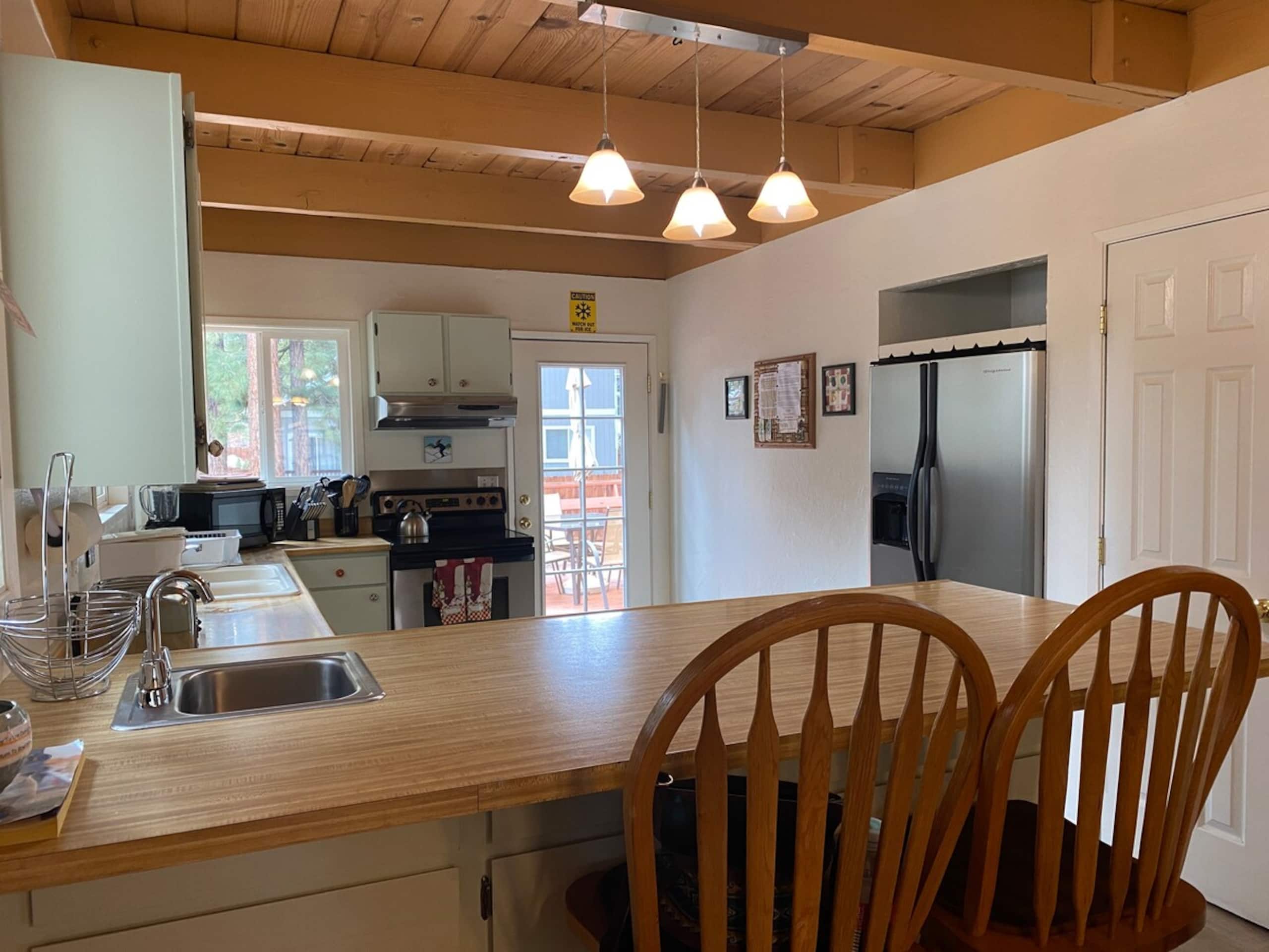 Spacious, Affordable, Pet Friendly House With Spa - Photo 4