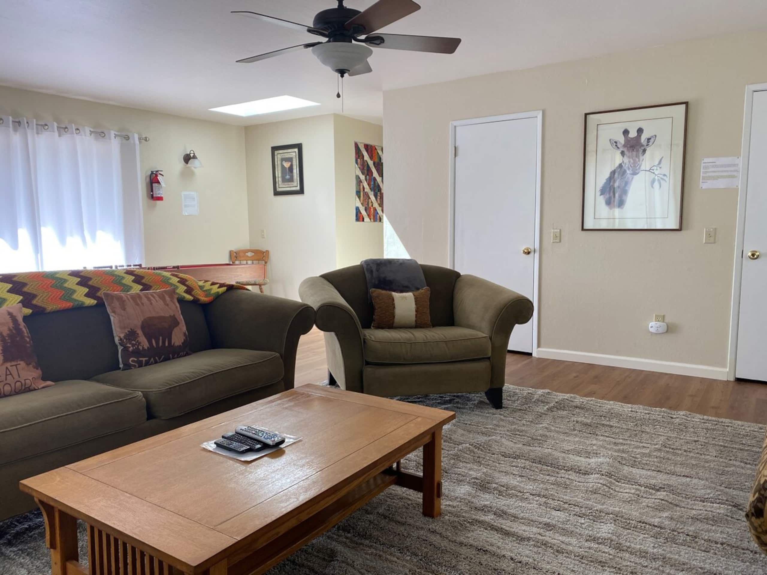 Spacious, Affordable, Pet Friendly House With Spa - Photo 27