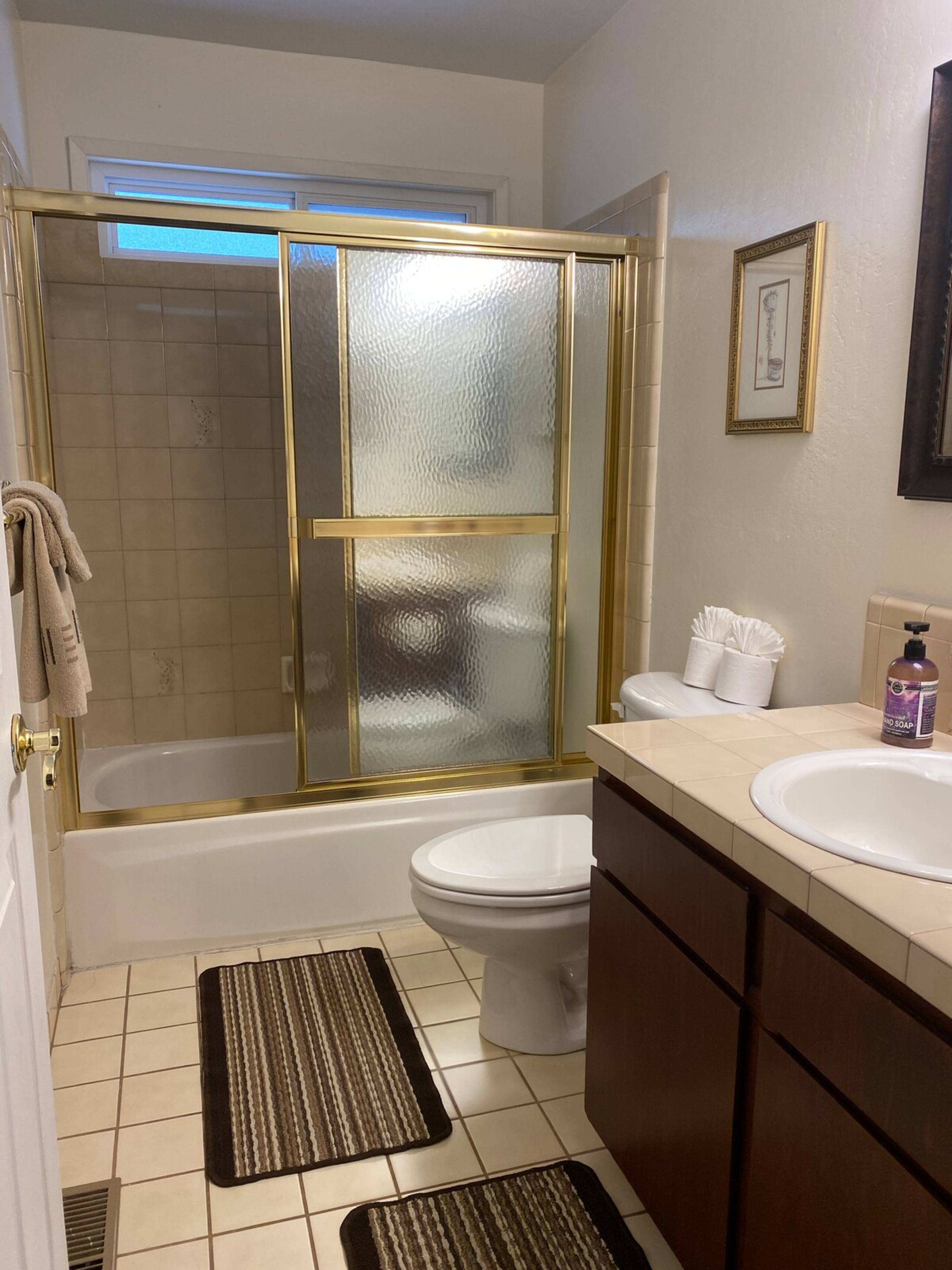 Spacious, Affordable, Pet Friendly House With Spa - Photo 19