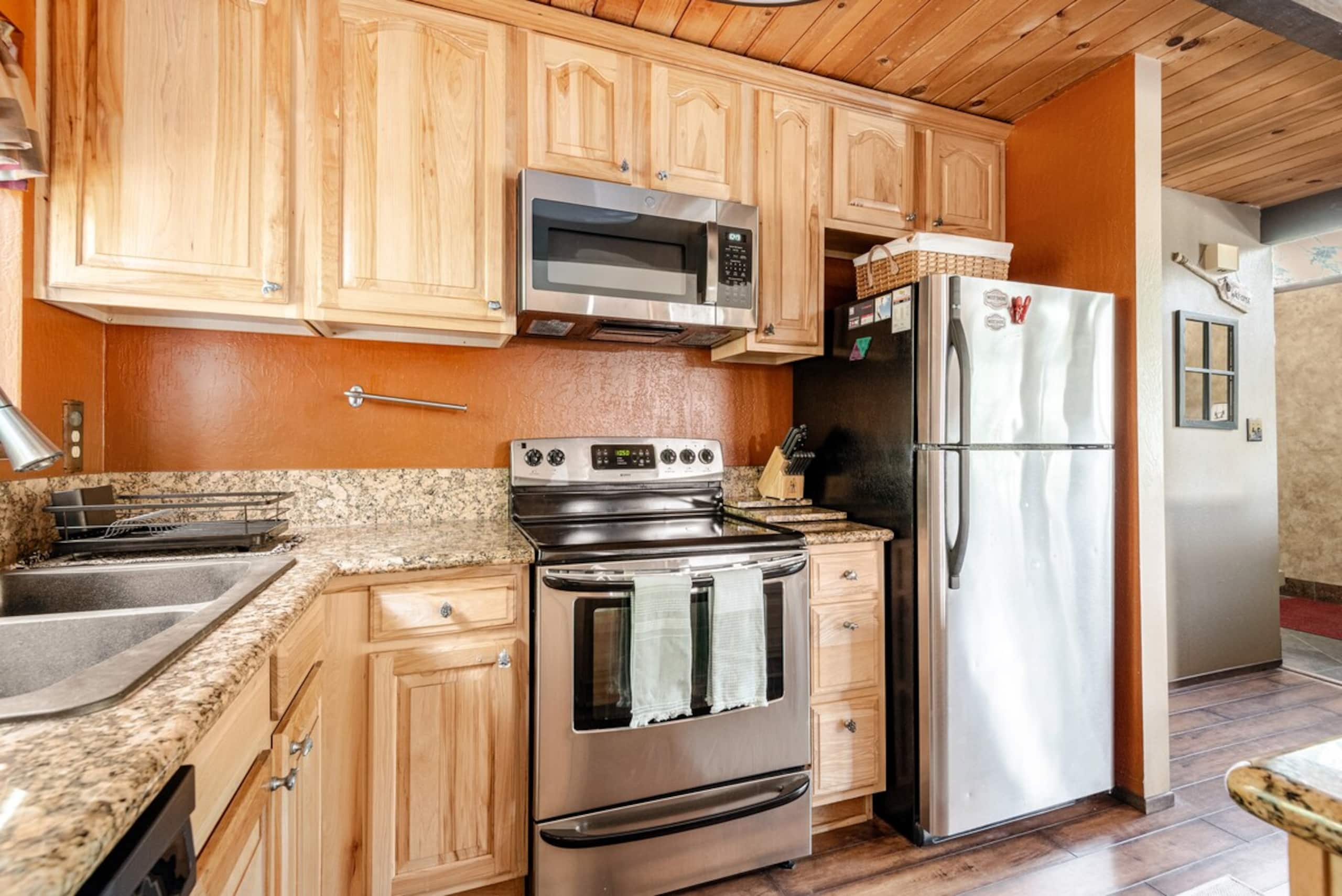Truckee Adventure Cabin near Resorts + Restaurants - Photo 14