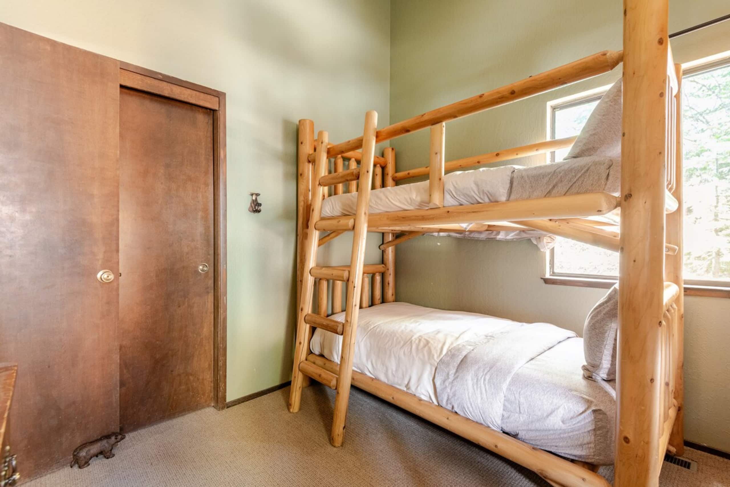 Truckee Adventure Cabin near Resorts + Restaurants - Photo 25
