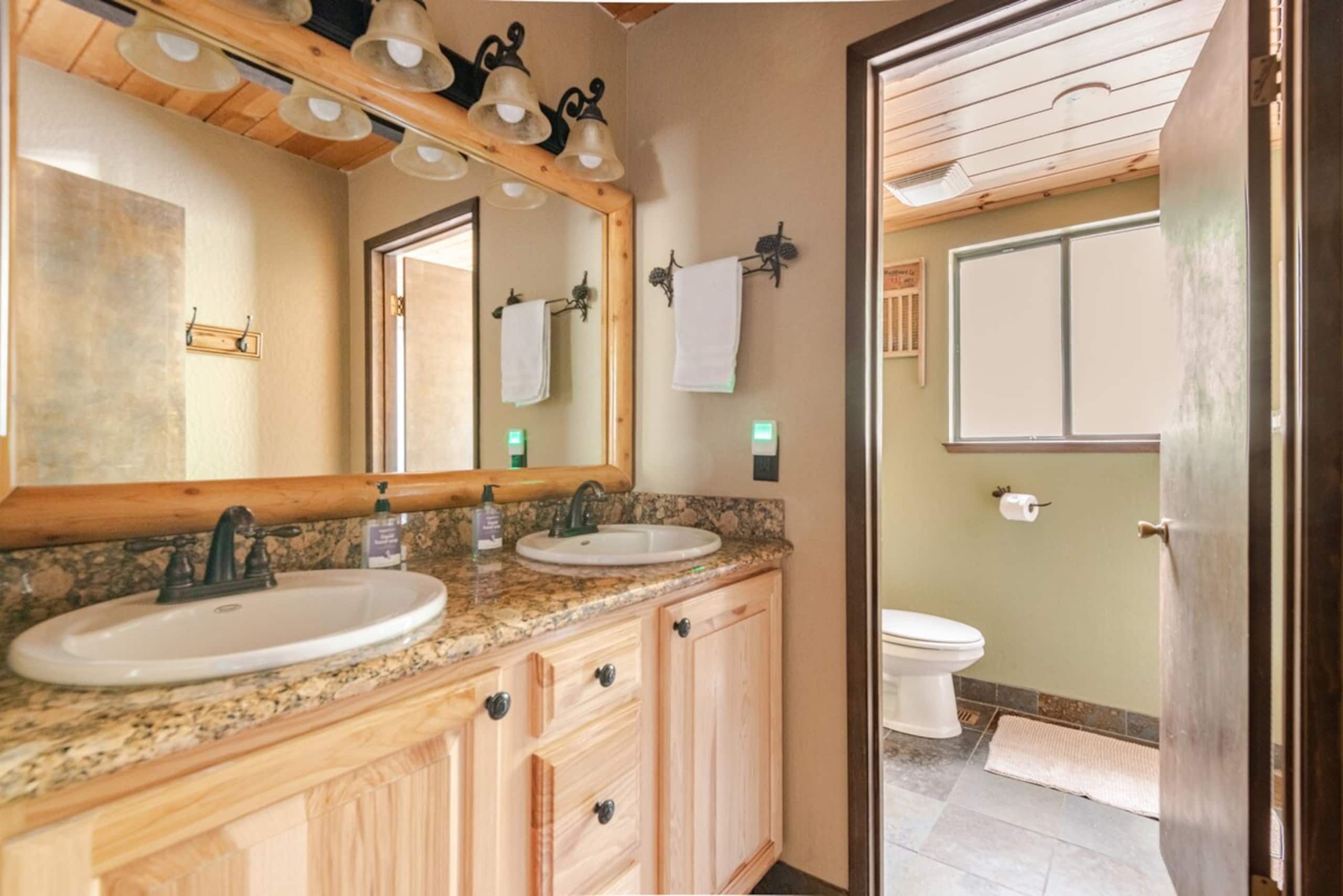 Truckee Adventure Cabin near Resorts + Restaurants - Photo 35