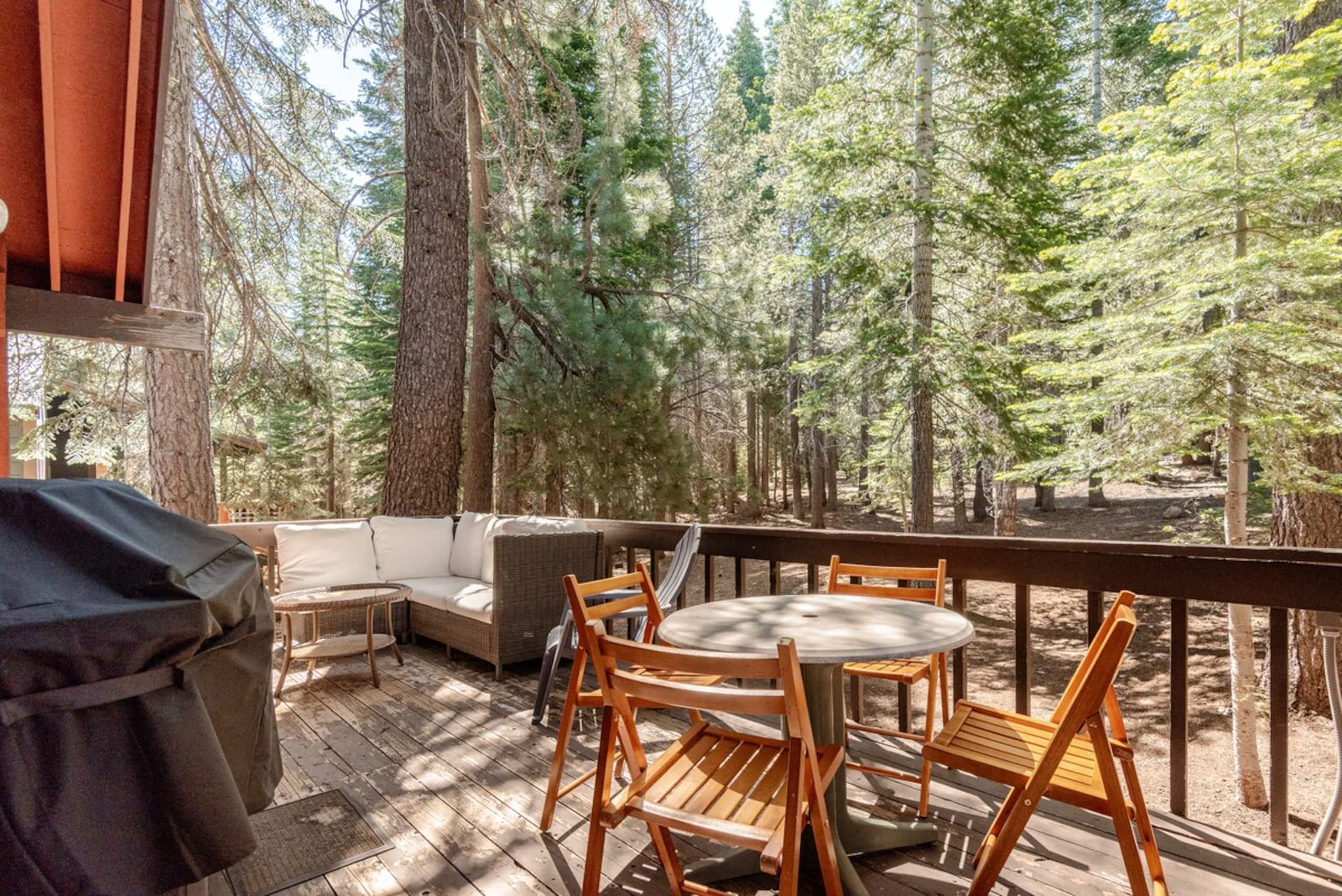 Truckee Adventure Cabin near Resorts + Restaurants - Photo 37