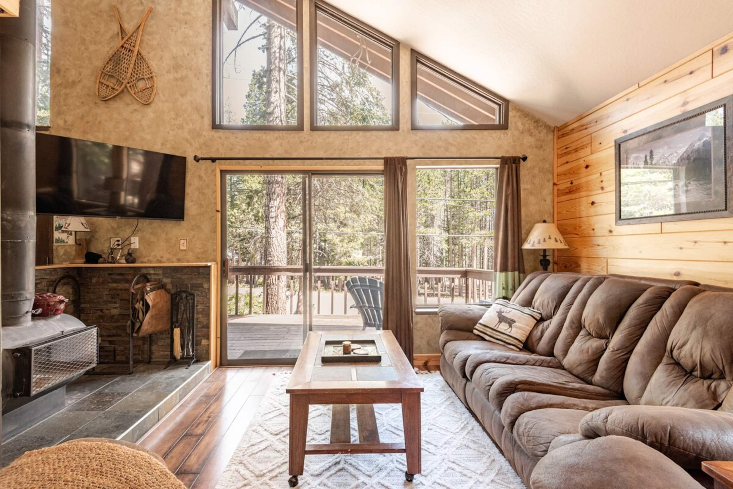 Truckee Adventure Cabin near Resorts + Restaurants - Photo 4