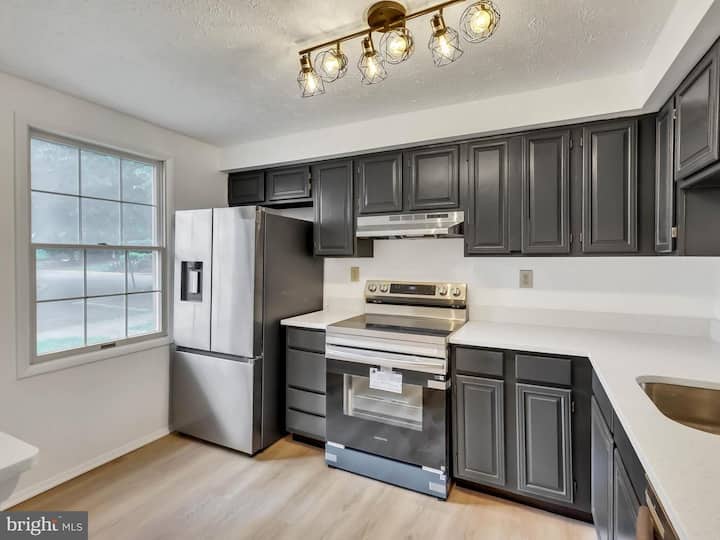 Cozy Townhome By Gunners Lake - Germantown, MD