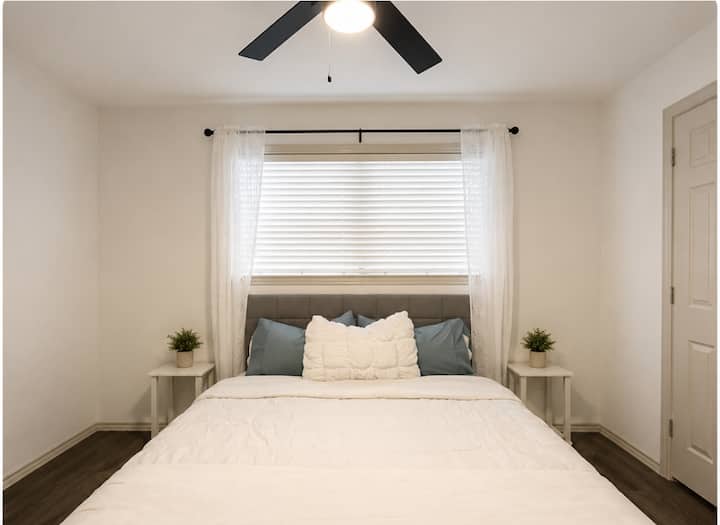 Spacious 2br Escape | Relax & Feel At Home - Waxahachie, TX