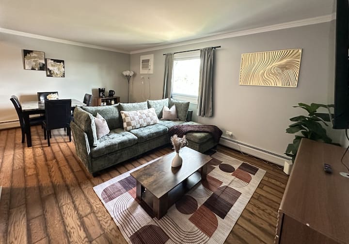 Family-friendly Apt For 4 W/parking, Near City+mdw - Chicago, IL