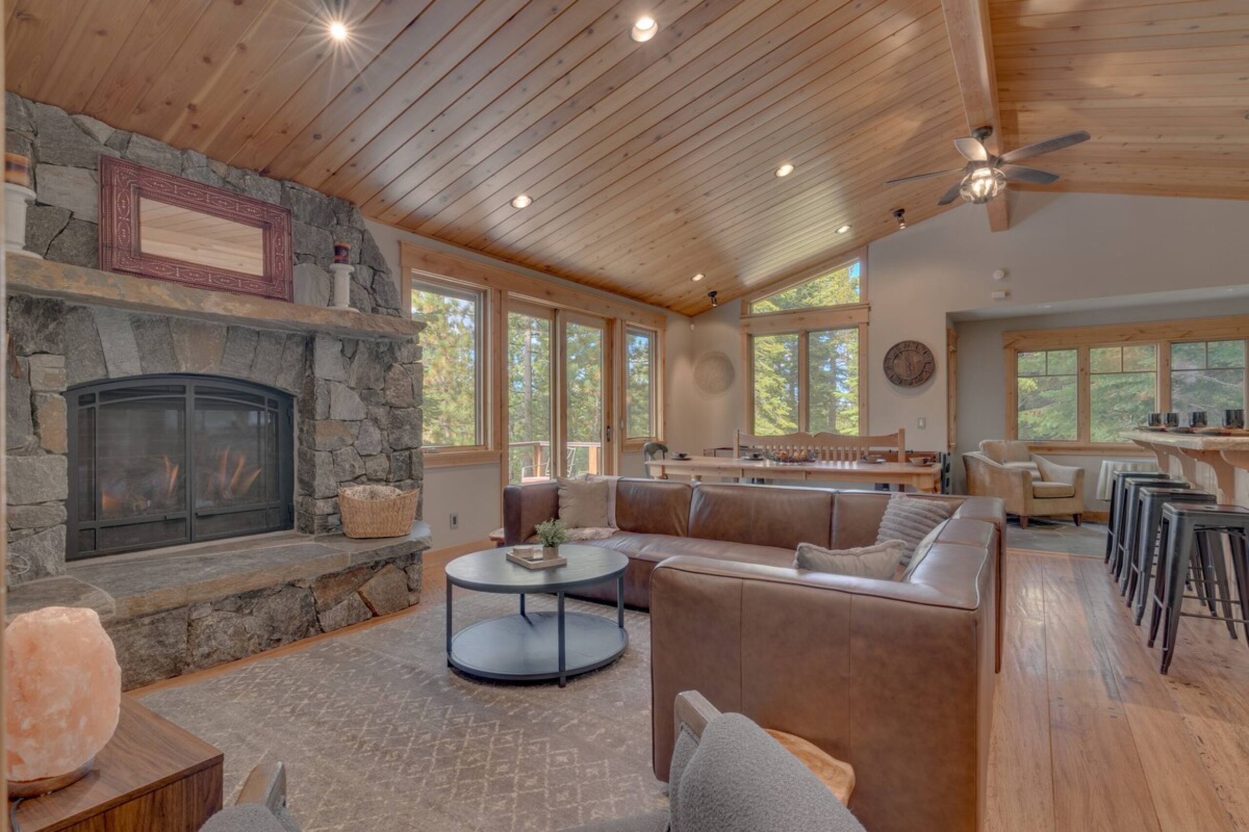Mountain cabin near trail w/ hot tub - Photo 13