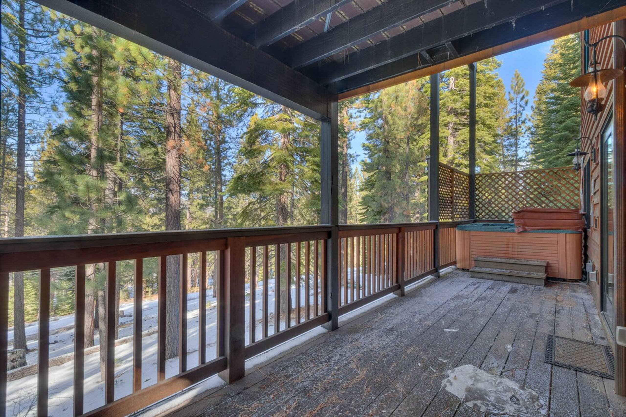 Mountain cabin near trail w/ hot tub - Photo 10