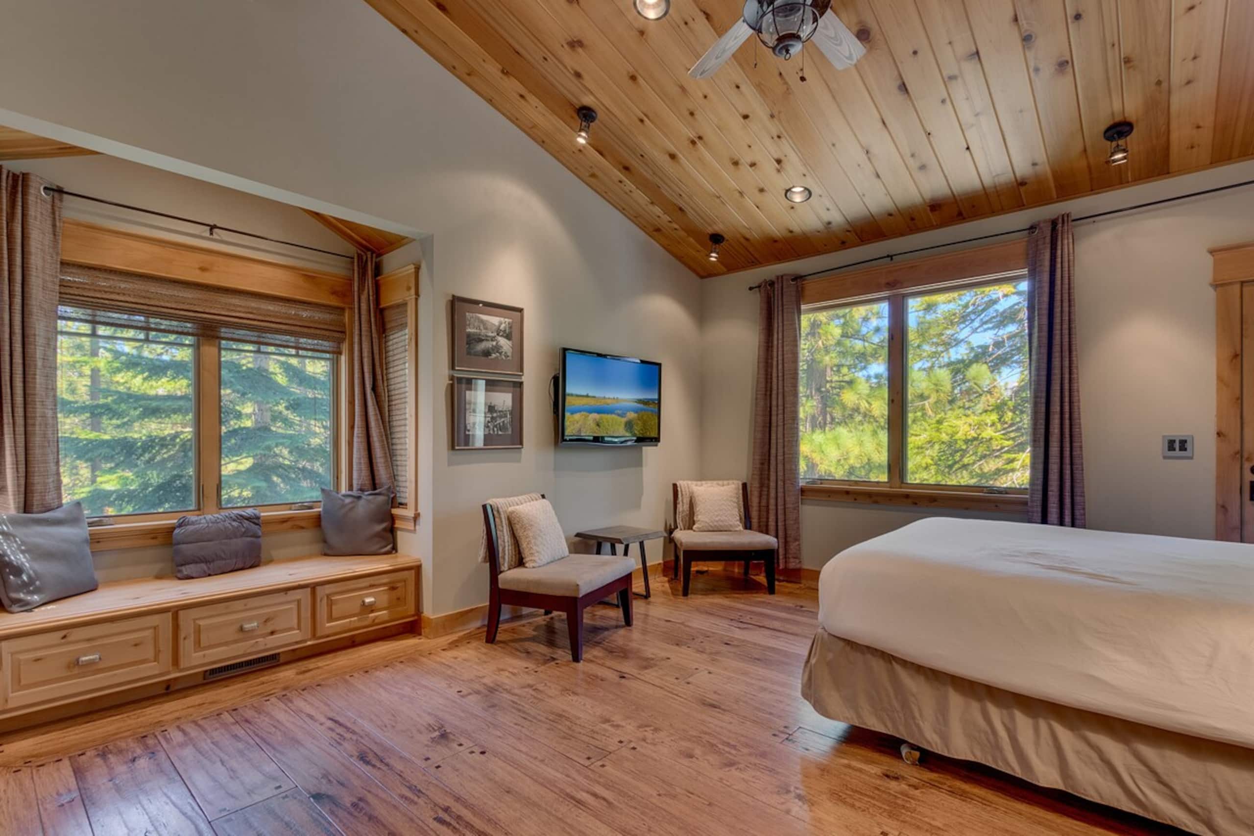Mountain cabin near trail w/ hot tub - Photo 6