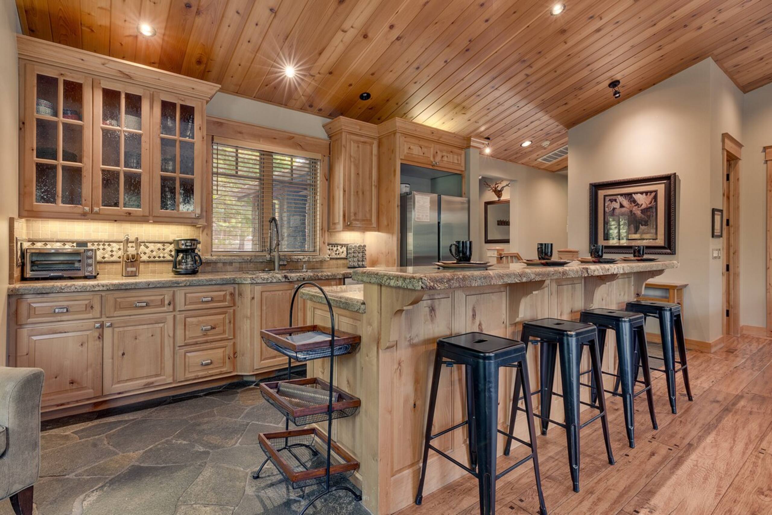 Mountain cabin near trail w/ hot tub - Photo 16