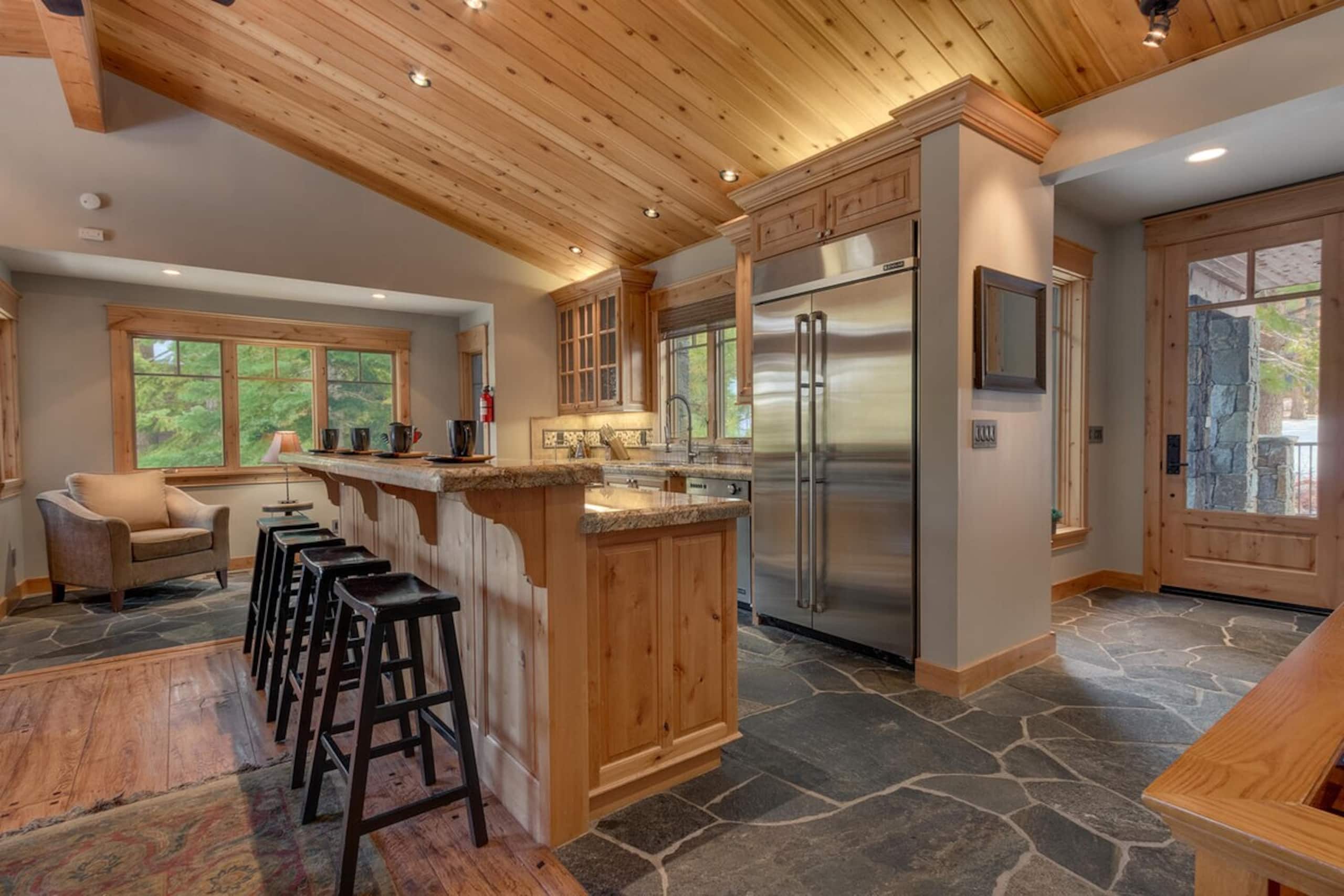 Mountain cabin near trail w/ hot tub - Photo 12
