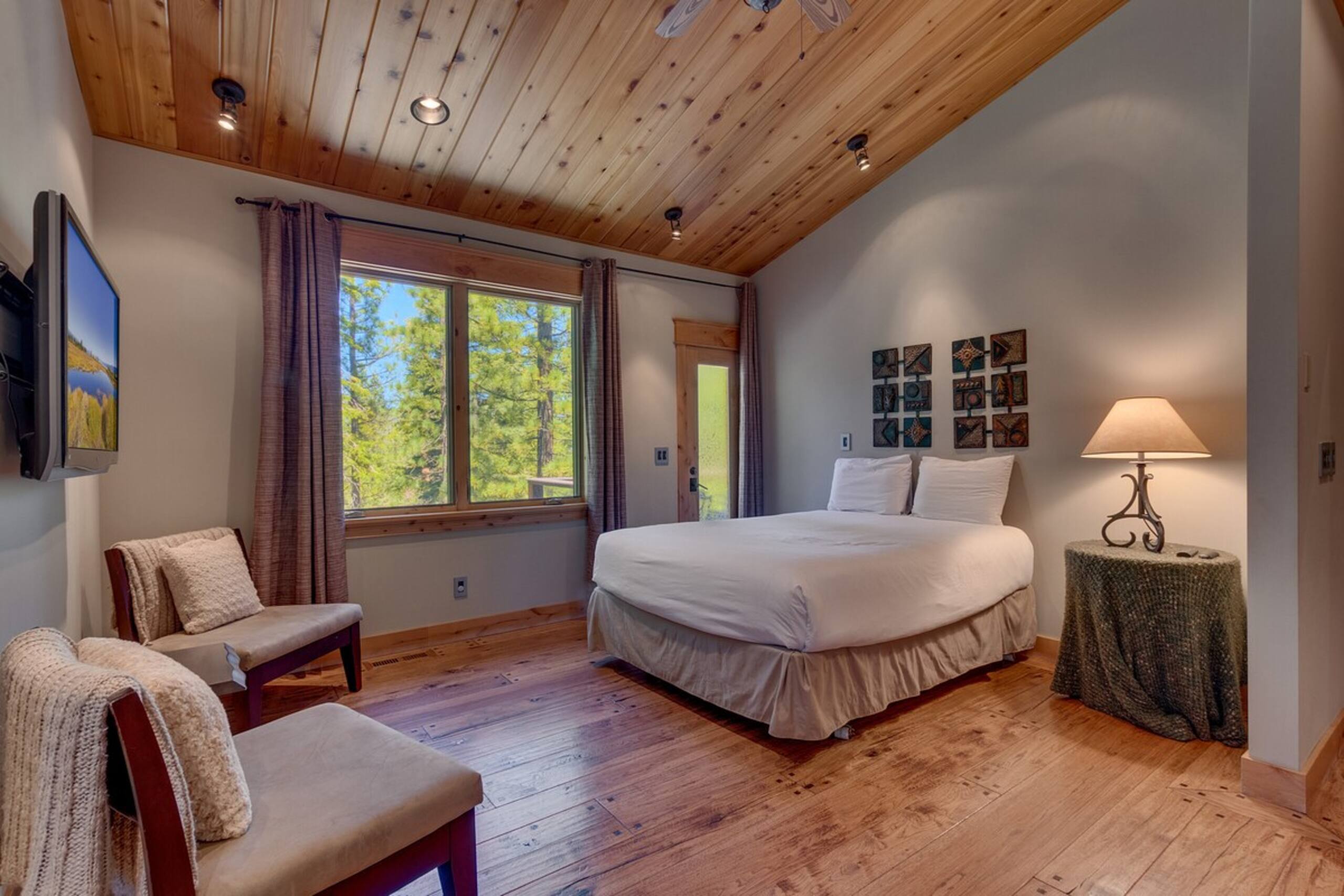 Mountain cabin near trail w/ hot tub - Photo 3
