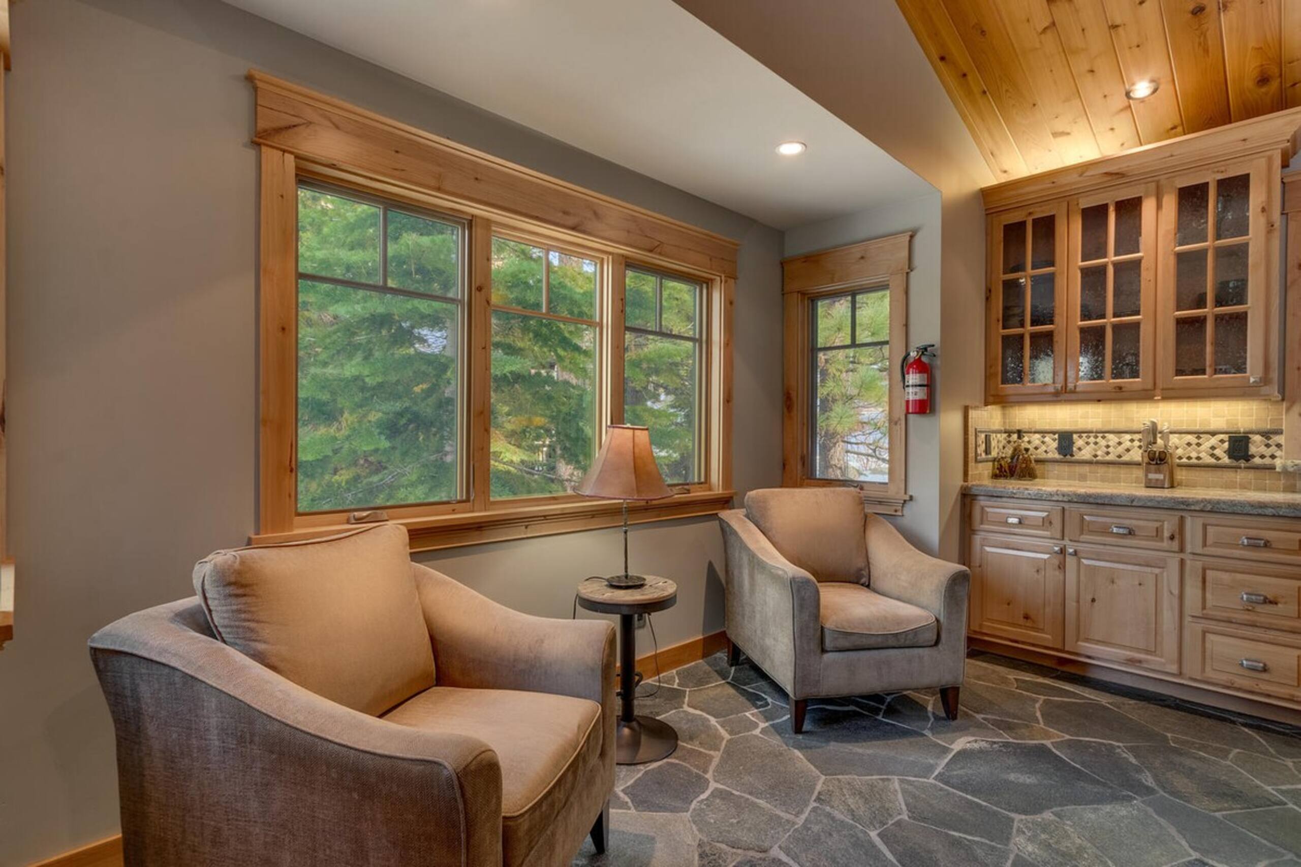 Mountain cabin near trail w/ hot tub - Photo 11