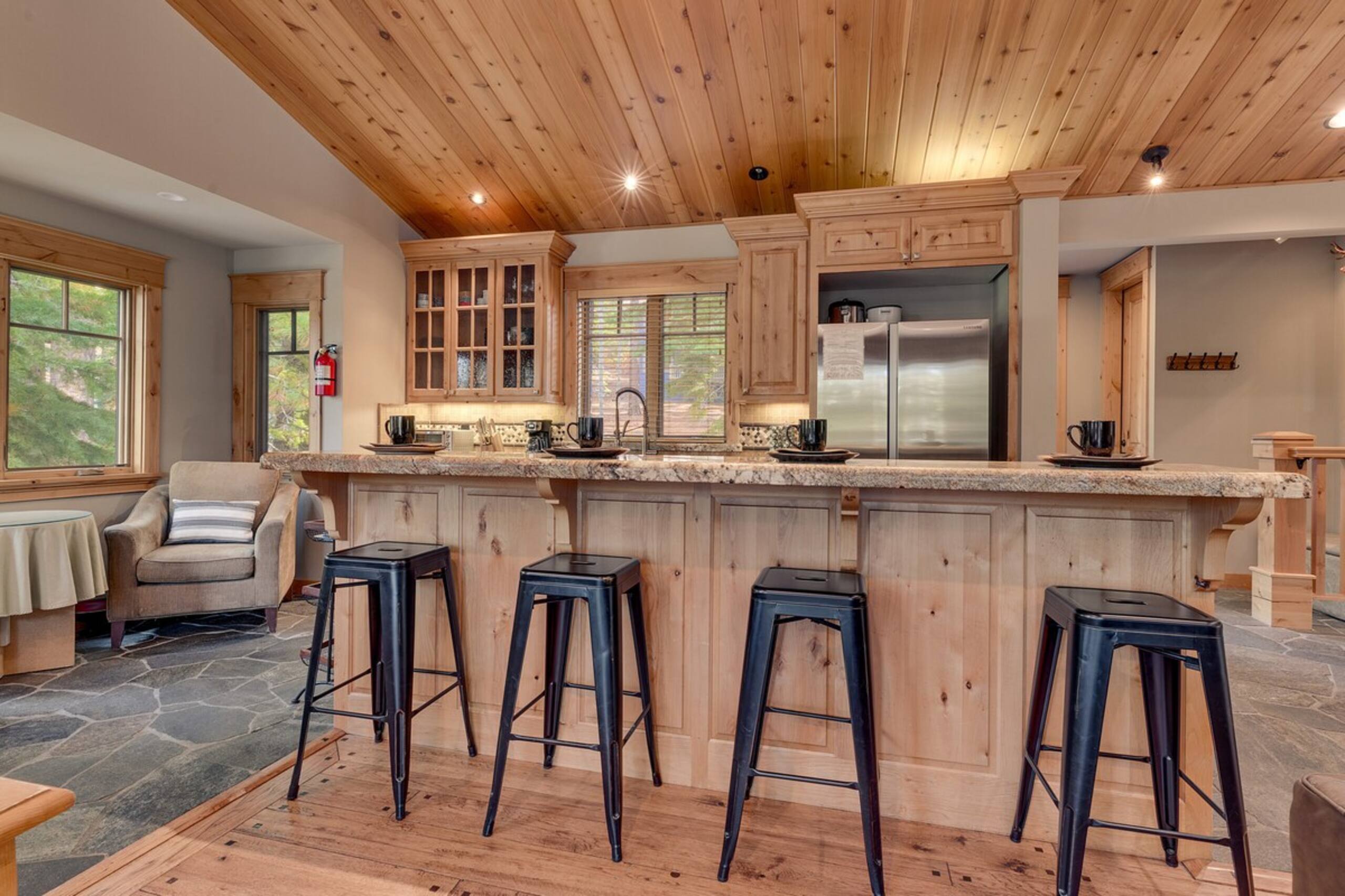 Mountain cabin near trail w/ hot tub - Photo 21